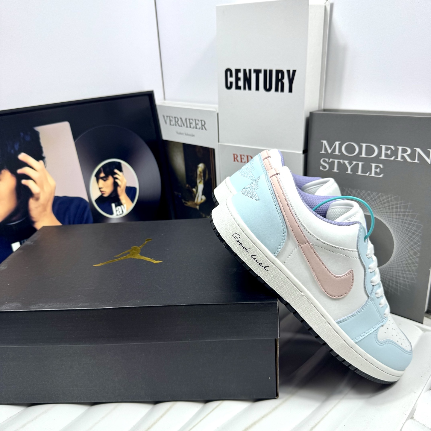 💰105
Air Jordan 1 Low 盐渍莓果
原厂内置稳形海玻璃鞋垫 A模大底 
头层小牛皮 鞋舌AJ原厂专用牛津布+AJ专用反口珍珠布+无杂质高弹内里海棉+特殊封边弹力鞋带+后跟无连线精密刺绣
Size：36 37 38 39 40 