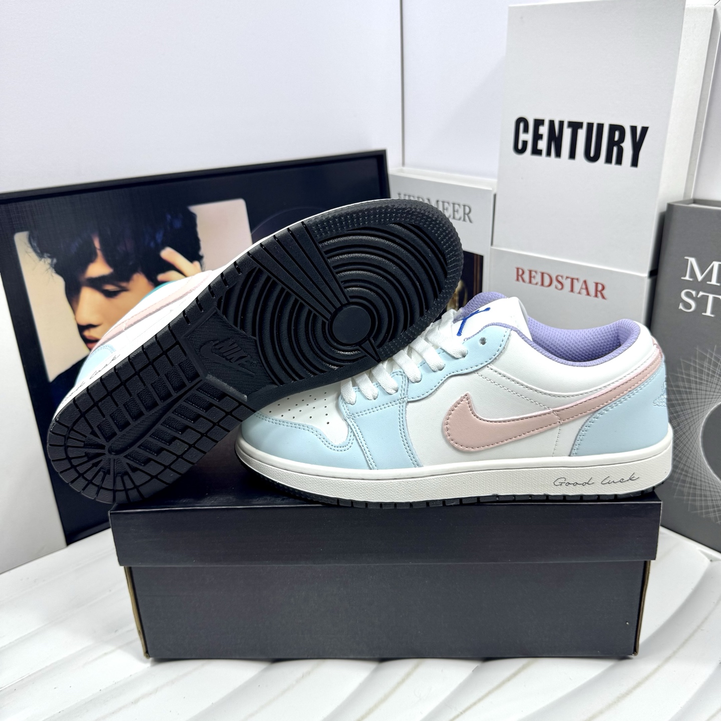 💰105
Air Jordan 1 Low 盐渍莓果
原厂内置稳形海玻璃鞋垫 A模大底 
头层小牛皮 鞋舌AJ原厂专用牛津布+AJ专用反口珍珠布+无杂质高弹内里海棉+特殊封边弹力鞋带+后跟无连线精密刺绣
Size：36 37 38 39 40 