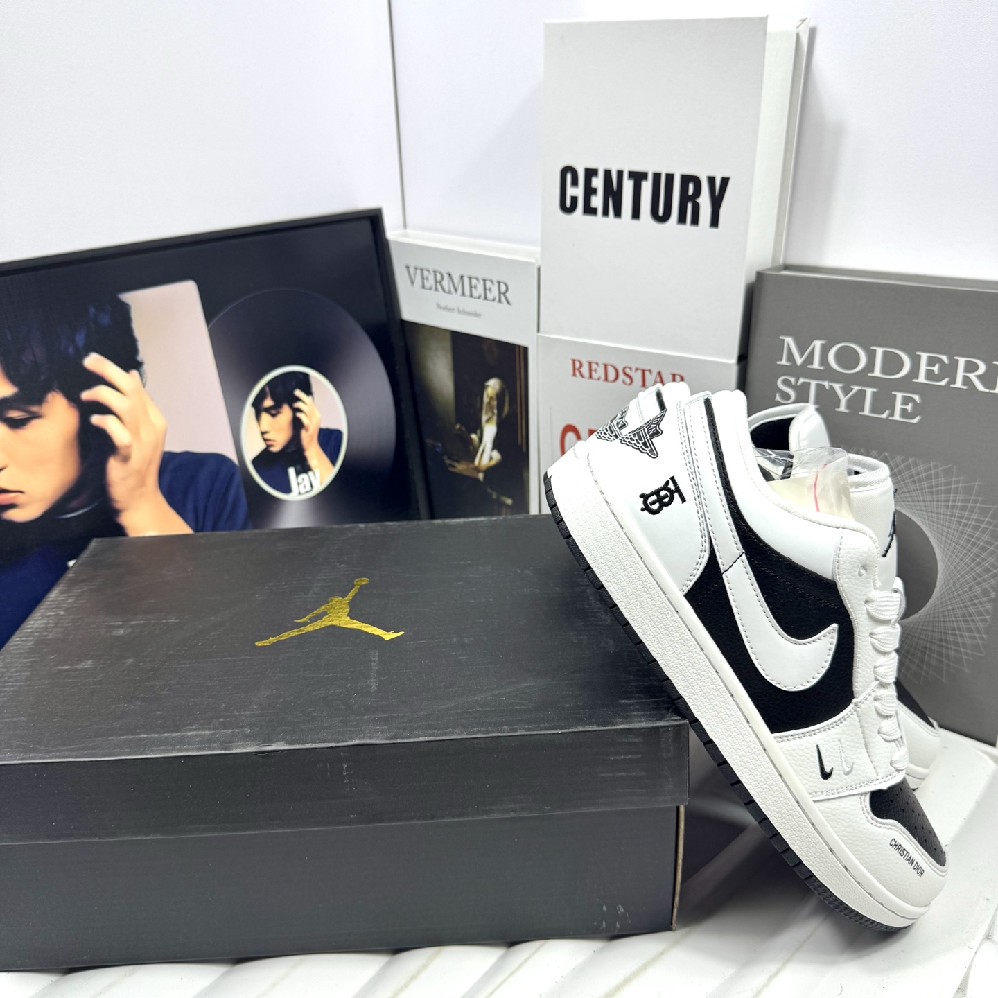💰105
Air Jordan 1 Low 黑白金钱豹
原厂内置稳形海玻璃鞋垫 A模大底 
头层小牛皮 鞋舌AJ原厂专用牛津布+AJ专用反口珍珠布+无杂质高弹内里海棉+特殊封边弹力鞋带+后跟无连线精密刺绣
Size：36 37 38 39 40 41 42 43 44