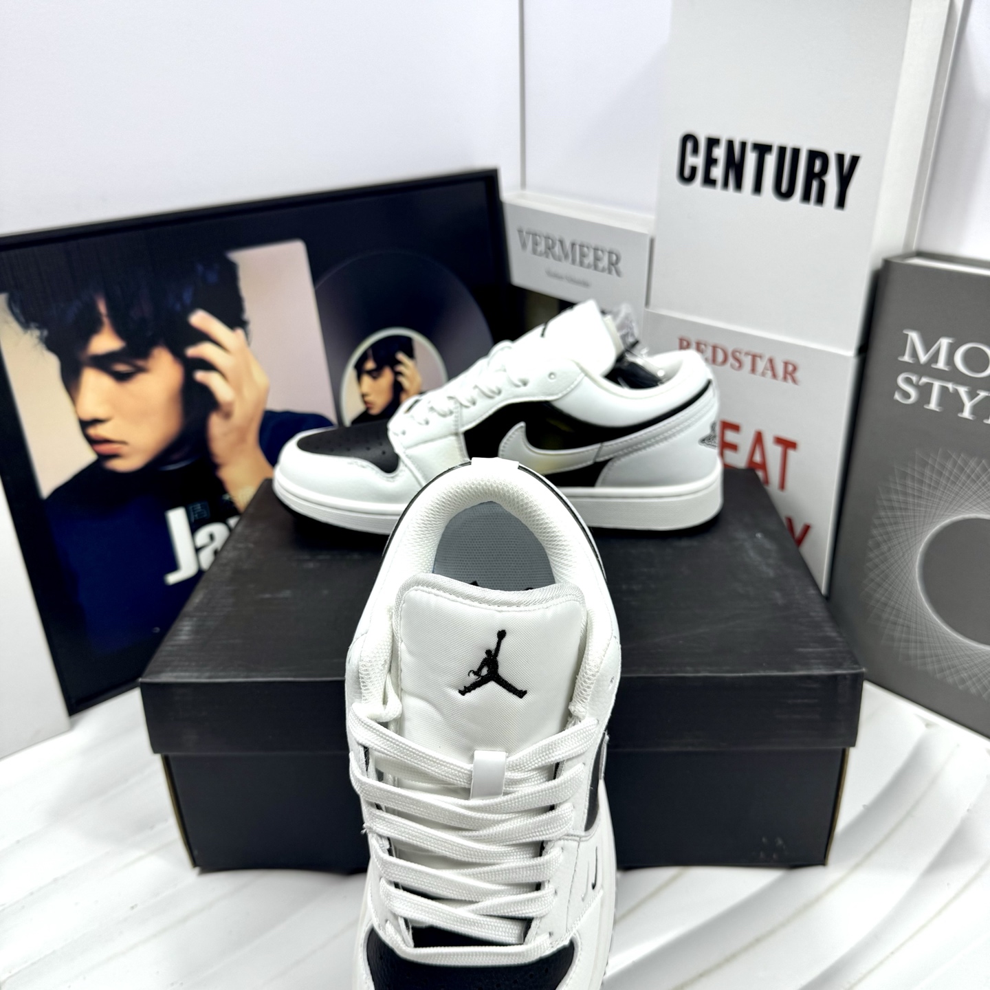 💰105
Air Jordan 1 Low 黑白金钱豹
原厂内置稳形海玻璃鞋垫 A模大底 
头层小牛皮 鞋舌AJ原厂专用牛津布+AJ专用反口珍珠布+无杂质高弹内里海棉+特殊封边弹力鞋带+后跟无连线精密刺绣
Size：36 37 38 39 40 41 42 43 44