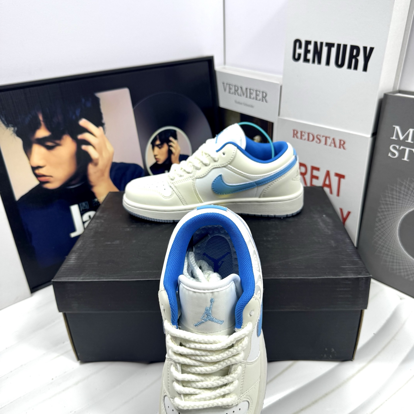💰105
Air Jordan 1 Low 米兰
原厂内置稳形海玻璃鞋垫 A模大底 
头层小牛皮 鞋舌AJ原厂专用牛津布+AJ专用反口珍珠布+无杂质高弹内里海棉+特殊封边弹力鞋带+后跟无连线精密刺绣
Size：36 37 38 39 40 41 42 43 44