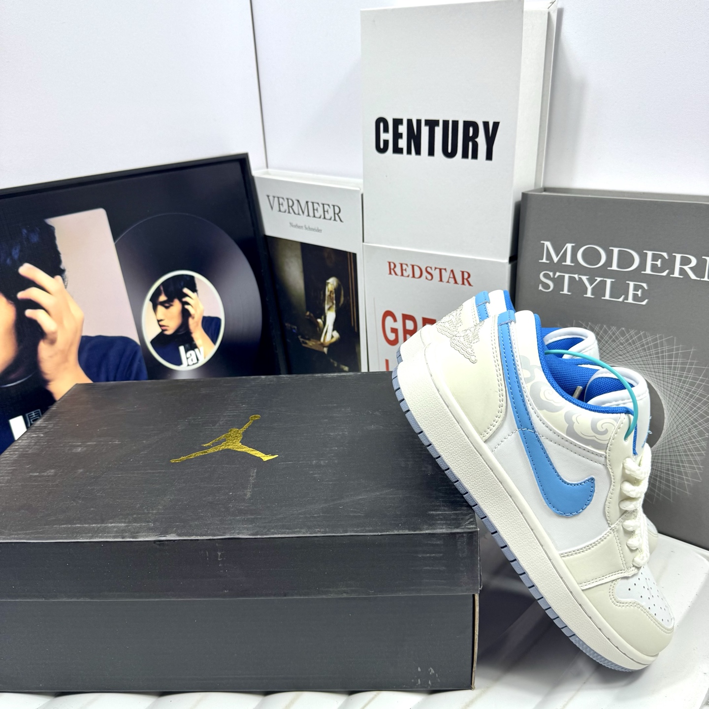 💰105
Air Jordan 1 Low 米兰
原厂内置稳形海玻璃鞋垫 A模大底 
头层小牛皮 鞋舌AJ原厂专用牛津布+AJ专用反口珍珠布+无杂质高弹内里海棉+特殊封边弹力鞋带+后跟无连线精密刺绣
Size：36 37 38 39 40 41 42 43 44