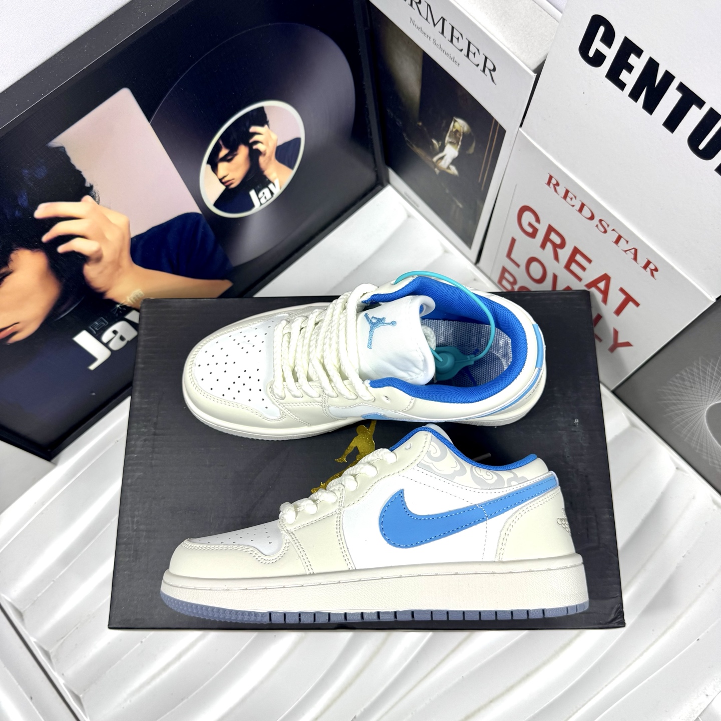 💰105
Air Jordan 1 Low 米兰
原厂内置稳形海玻璃鞋垫 A模大底 
头层小牛皮 鞋舌AJ原厂专用牛津布+AJ专用反口珍珠布+无杂质高弹内里海棉+特殊封边弹力鞋带+后跟无连线精密刺绣
Size：36 37 38 39 40 41 42 43 44