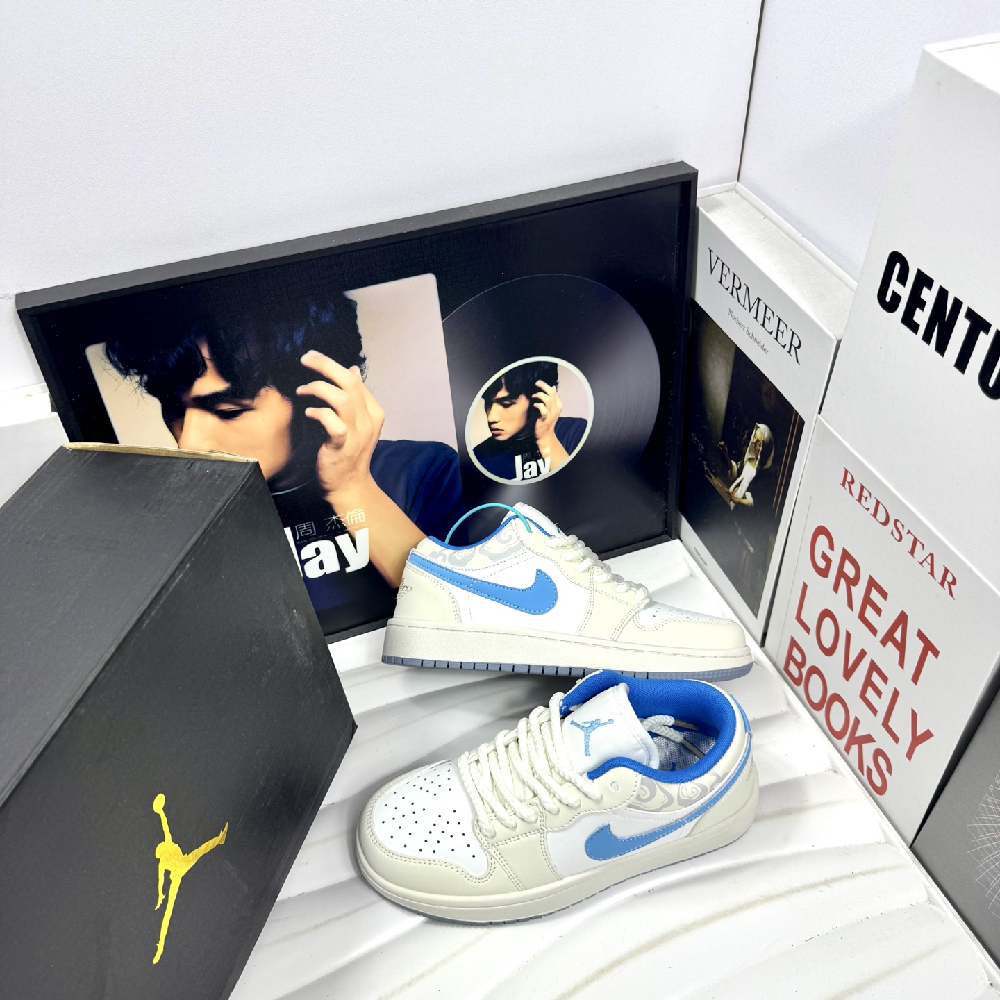 💰105
Air Jordan 1 Low 米兰
原厂内置稳形海玻璃鞋垫 A模大底 
头层小牛皮 鞋舌AJ原厂专用牛津布+AJ专用反口珍珠布+无杂质高弹内里海棉+特殊封边弹力鞋带+后跟无连线精密刺绣
Size：36 37 38 39 40 41 42 43 44