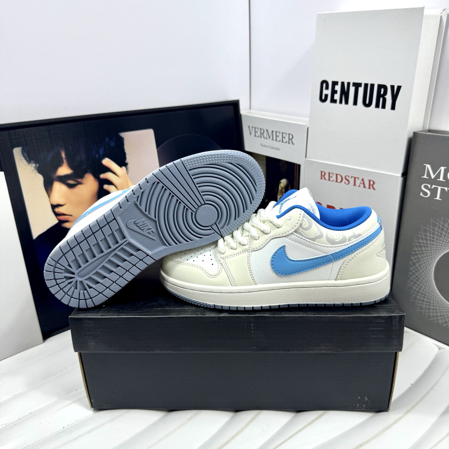 💰105
Air Jordan 1 Low 米兰
原厂内置稳形海玻璃鞋垫 A模大底 
头层小牛皮 鞋舌AJ原厂专用牛津布+AJ专用反口珍珠布+无杂质高弹内里海棉+特殊封边弹力鞋带+后跟无连线精密刺绣
Size：36 37 38 39 40 41 42 43 44