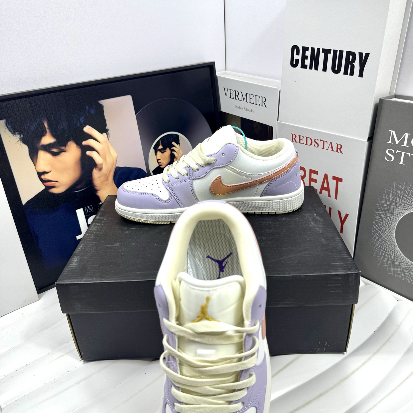 💰105
Air Jordan 1 Low 幻想星球
原厂内置稳形海玻璃鞋垫 A模大底 
头层小牛皮 鞋舌AJ原厂专用牛津布+AJ专用反口珍珠布+无杂质高弹内里海棉+特殊封边弹力鞋带+后跟无连线精密刺绣
Size：36 37 38 39 40 41 42 43 44