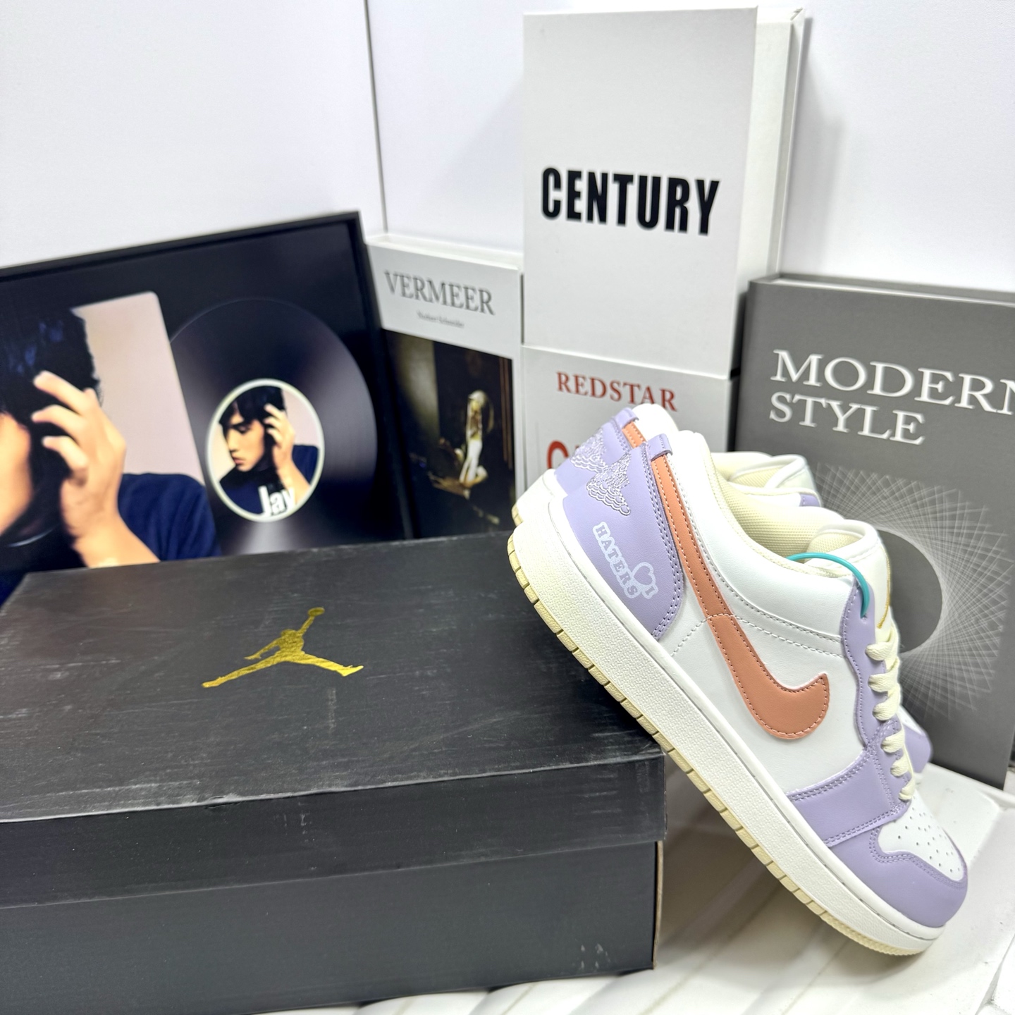 💰105
Air Jordan 1 Low 幻想星球
原厂内置稳形海玻璃鞋垫 A模大底 
头层小牛皮 鞋舌AJ原厂专用牛津布+AJ专用反口珍珠布+无杂质高弹内里海棉+特殊封边弹力鞋带+后跟无连线精密刺绣
Size：36 37 38 39 40 41 42 43 44
