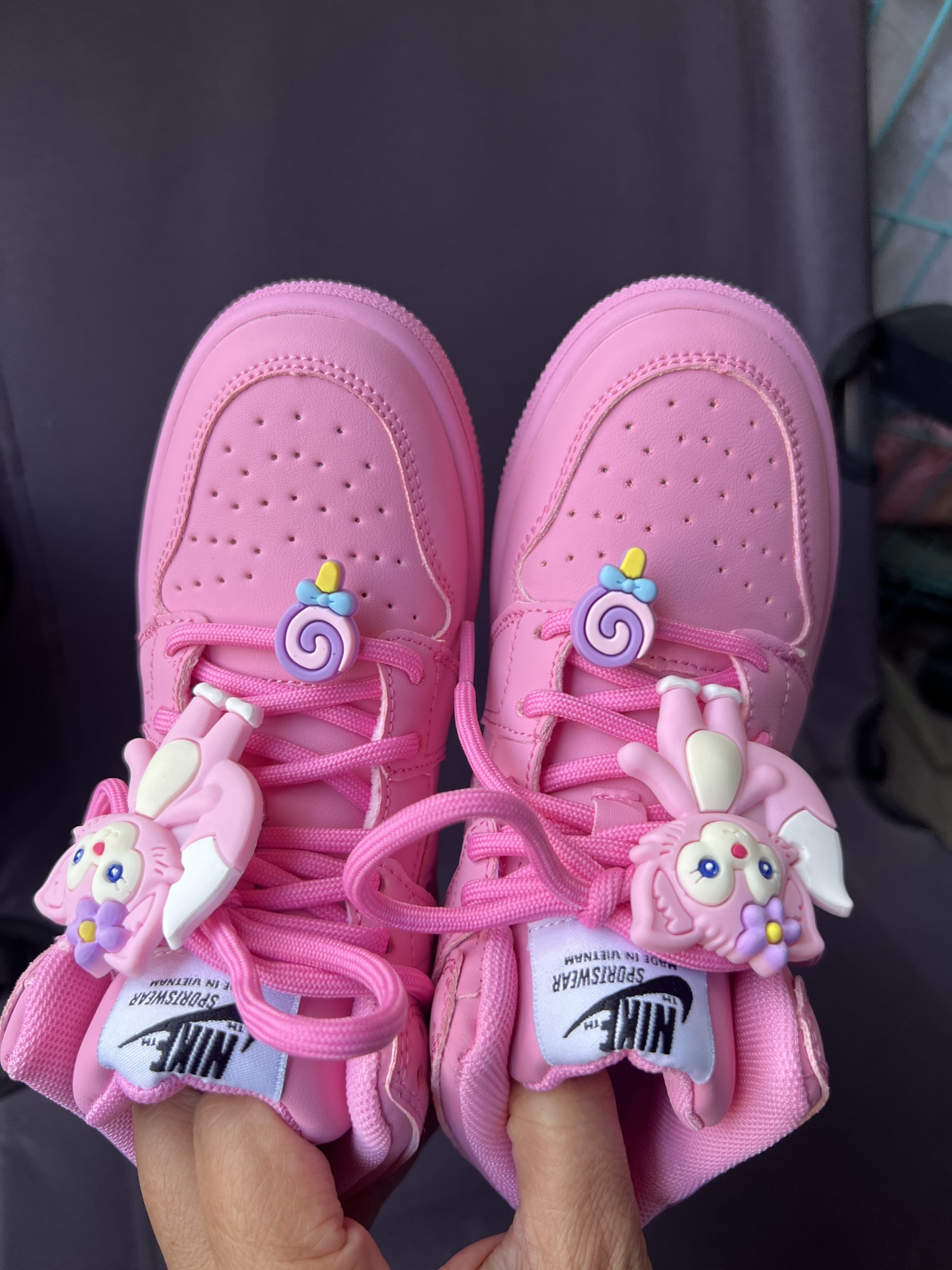 图片[2]-特乔一🌈女童单鞋2024🔥卡通玩偶雪莉玫女童高帮☄️隐形魔术贴设计方便穿脱无需绑鞋带🌖滑板鞋潮流跑鞋休闲运动鞋26－－37-选品中心