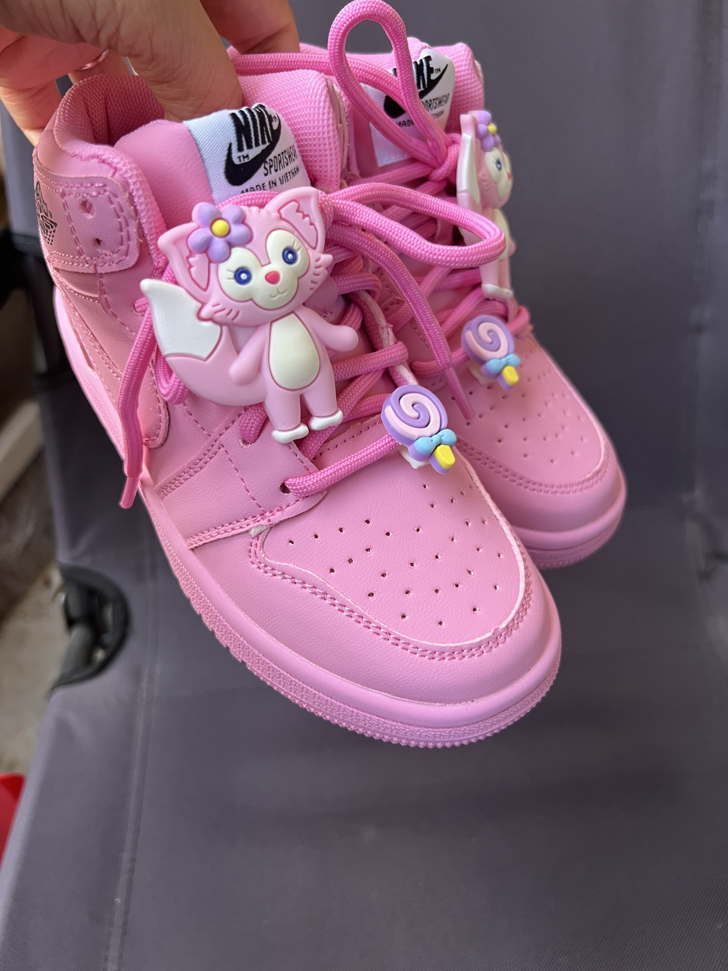 图片[6]-特乔一🌈女童单鞋2024🔥卡通玩偶雪莉玫女童高帮☄️隐形魔术贴设计方便穿脱无需绑鞋带🌖滑板鞋潮流跑鞋休闲运动鞋26－－37-选品中心