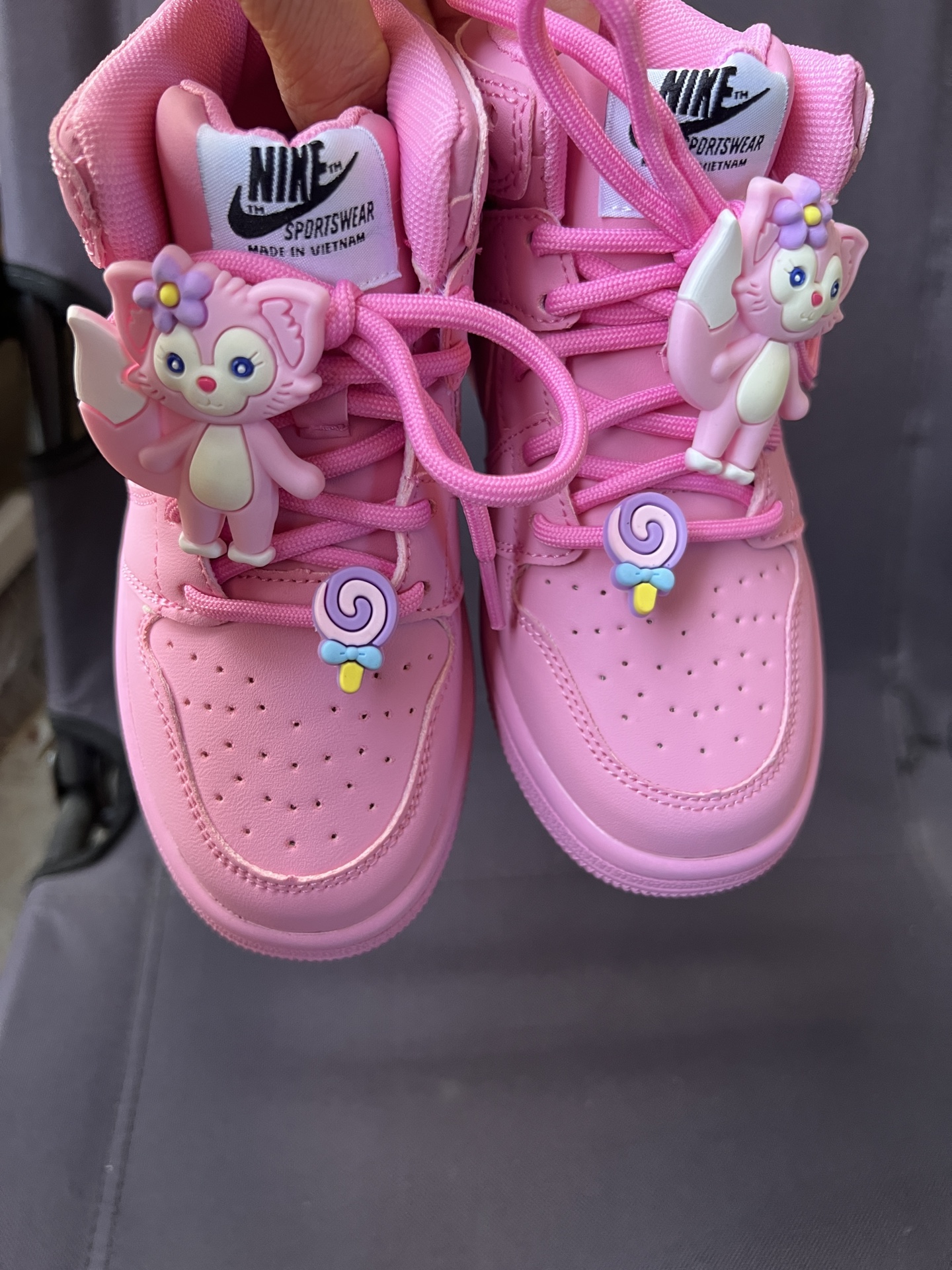图片[7]-特乔一🌈女童单鞋2024🔥卡通玩偶雪莉玫女童高帮☄️隐形魔术贴设计方便穿脱无需绑鞋带🌖滑板鞋潮流跑鞋休闲运动鞋26－－37-选品中心