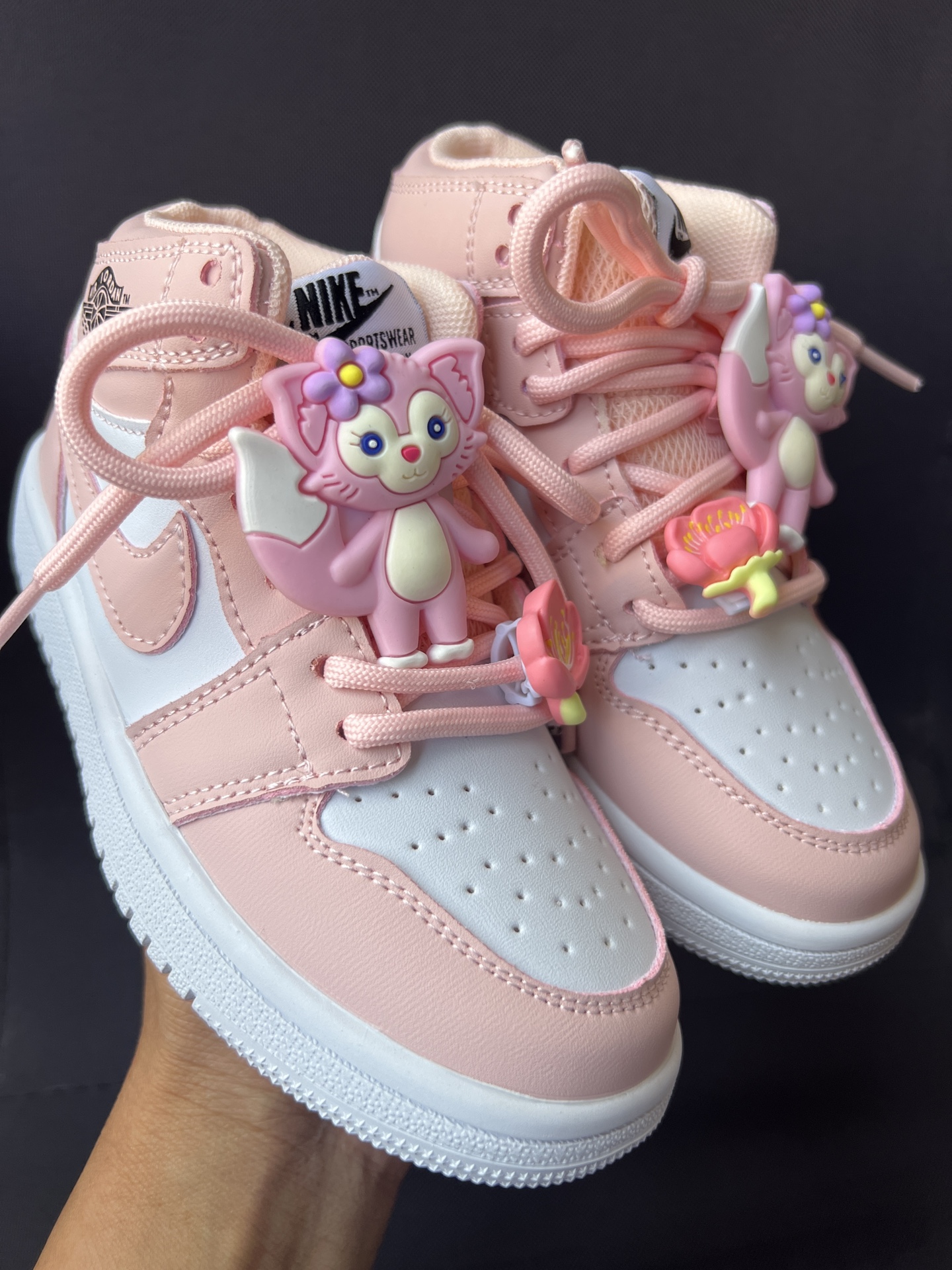 图片[3]-乔一🌈女童单鞋2024🔥卡通玩偶雪莉玫女童高帮☄️隐形魔术贴设计方便穿脱无需绑鞋带🌖滑板鞋潮流跑鞋休闲运动鞋26－－37-选品中心