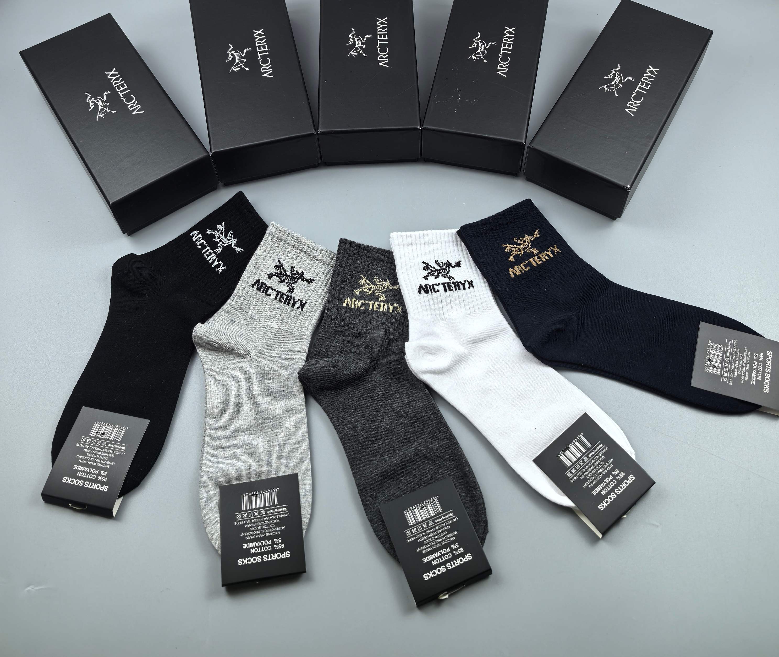 💛配专柜包装
Arcteryx （始祖鸟） 新款中长款堆堆袜袜子！一盒五双，专柜同步筒袜袜子，💛大牌出街