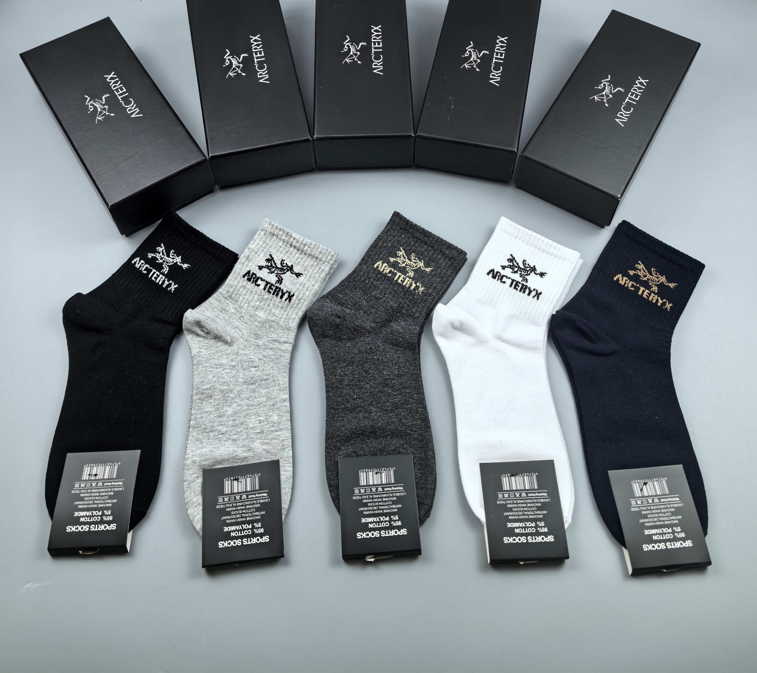 💛配专柜包装
Arcteryx （始祖鸟） 新款中长款堆堆袜袜子！一盒五双，专柜同步筒袜袜子，💛大牌出街