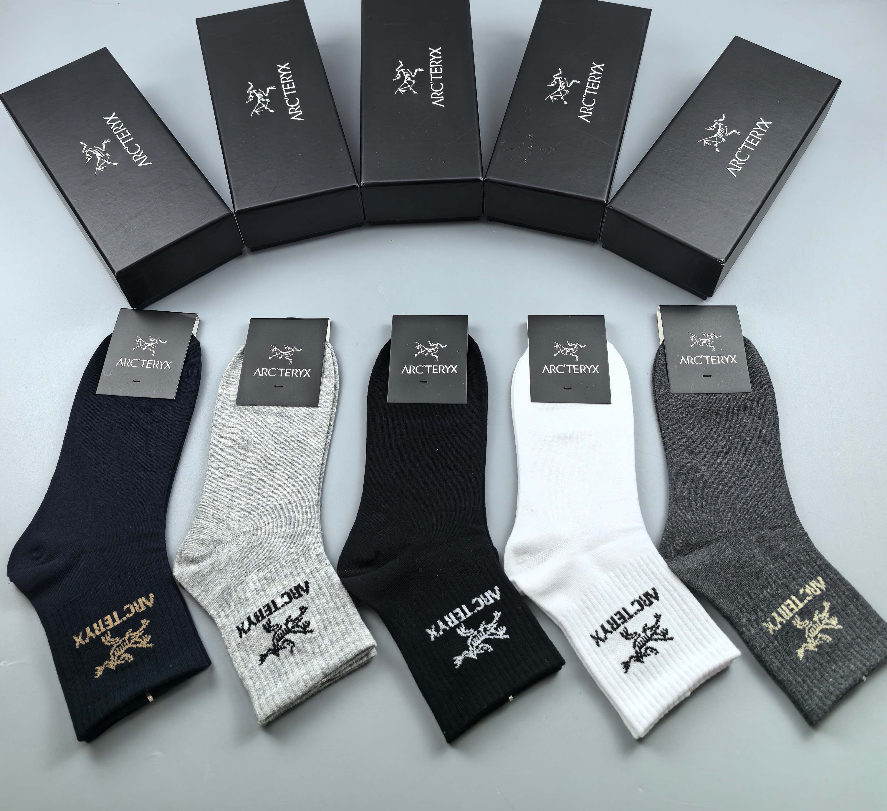 💛配专柜包装
Arcteryx （始祖鸟） 新款中长款堆堆袜袜子！一盒五双，专柜同步筒袜袜子，💛大牌出街