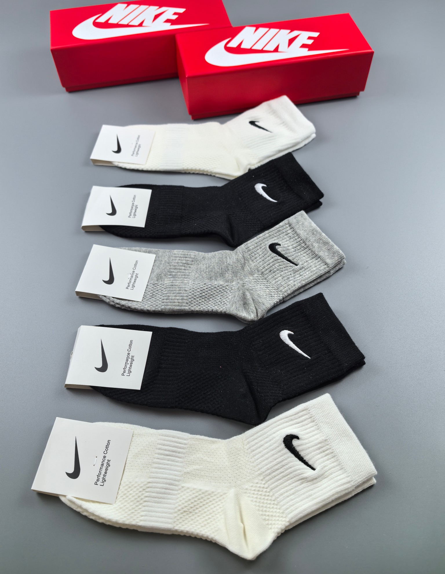 💛配专柜包装
NIKE（耐克）最新中筒刺绣款堆堆袜袜子！一盒五双，专柜同步筒袜袜子，💛大牌出街，潮人必备
