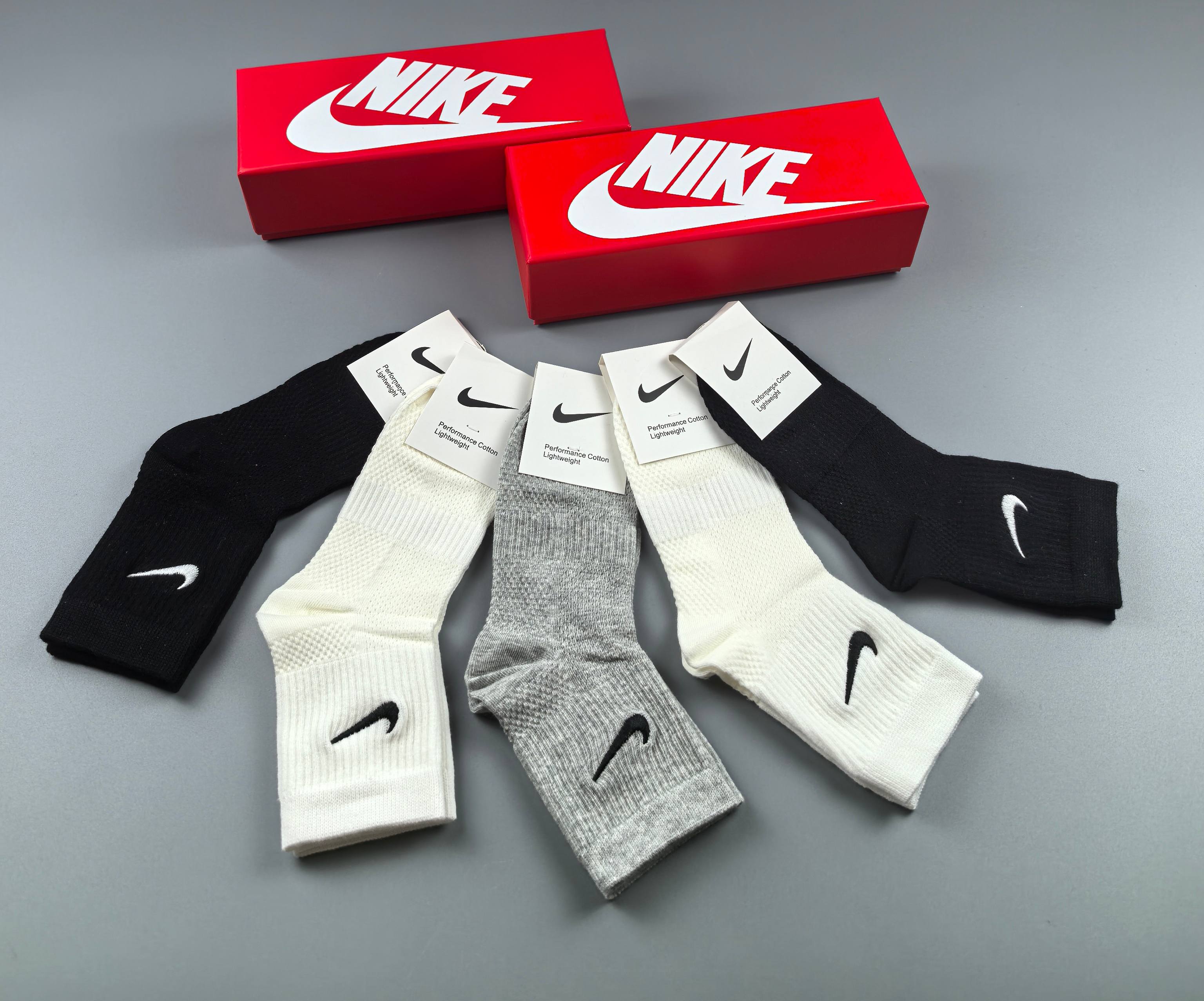 💛配专柜包装
NIKE（耐克）最新中筒刺绣款堆堆袜袜子！一盒五双，专柜同步筒袜袜子，💛大牌出街，潮人必备