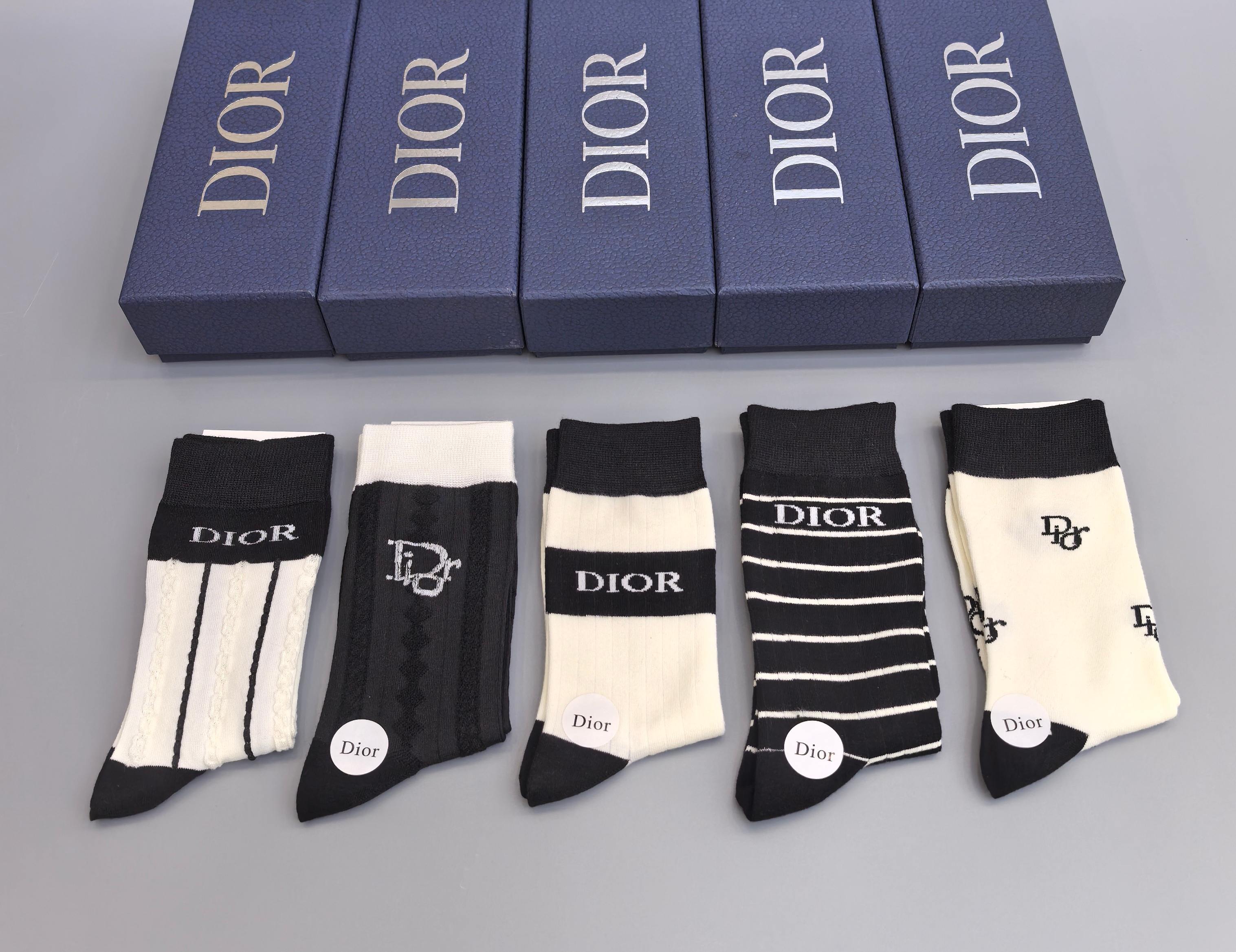  💛配专柜包装
DIOR（迪奥）新款中长款堆堆袜袜子！一盒五双，专柜同步筒袜袜子，大牌出街，潮人必备🔥超