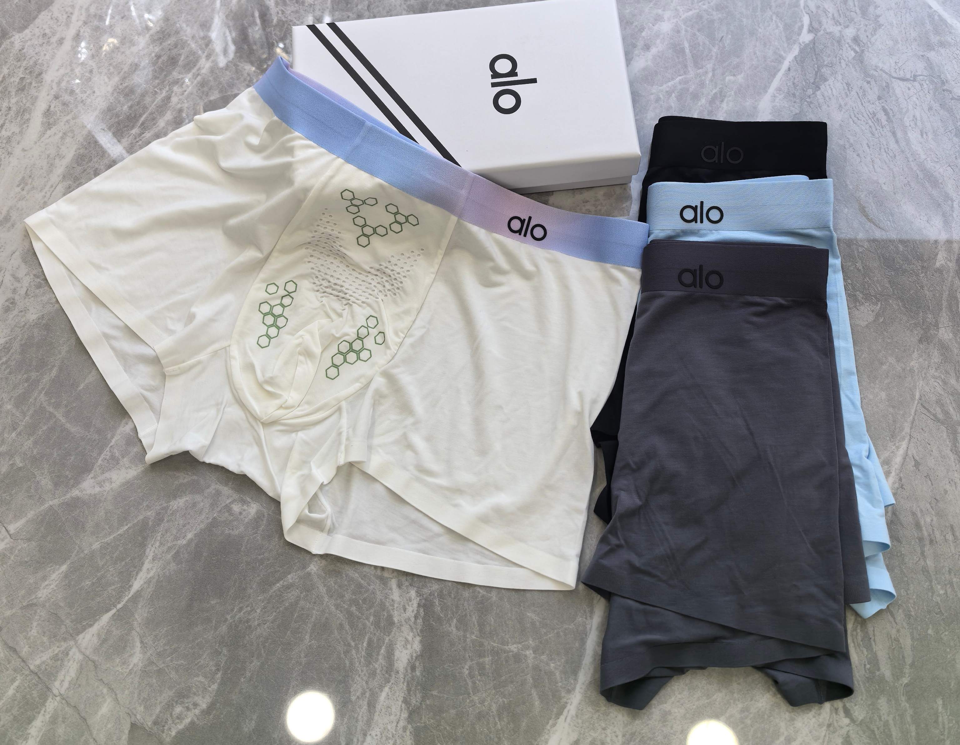  新品！alo 原单品质，时尚潮男新品 锦纶冰丝无缝切割工艺 科学配 80支蓝鲸莫代尔，丝滑 透气 舒适