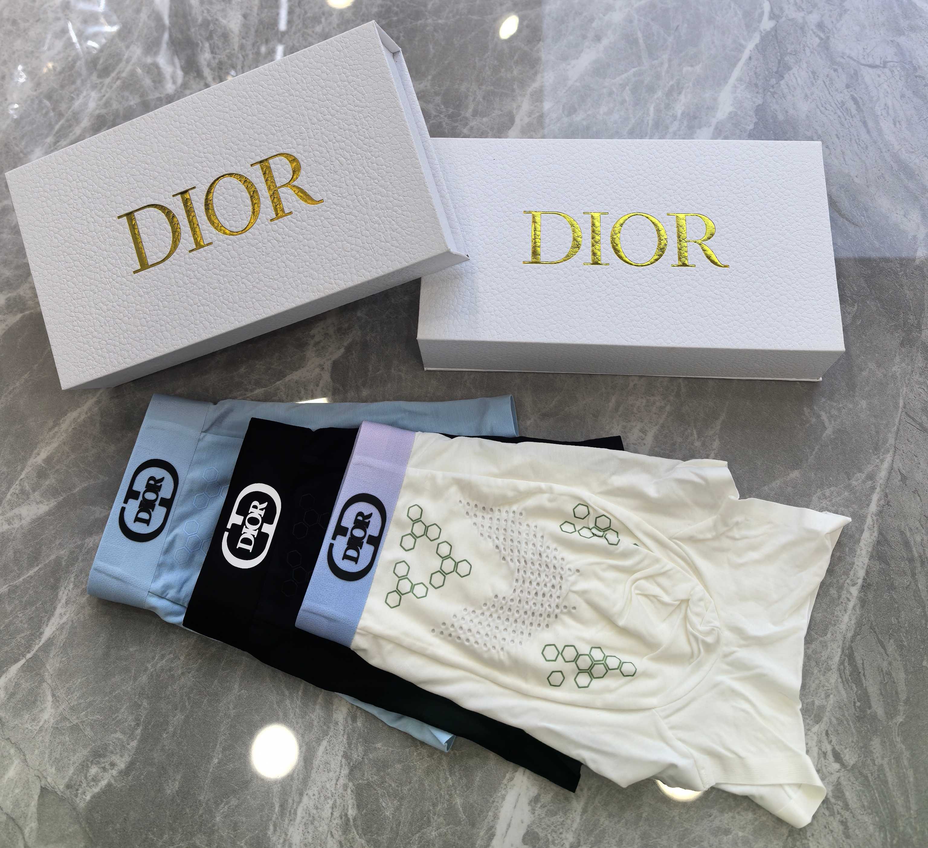  新品！DIOR（迪奥）） 原单品质，时尚潮男新品 锦纶冰丝无缝切割工艺 科学配 80支蓝鲸莫代尔，丝滑