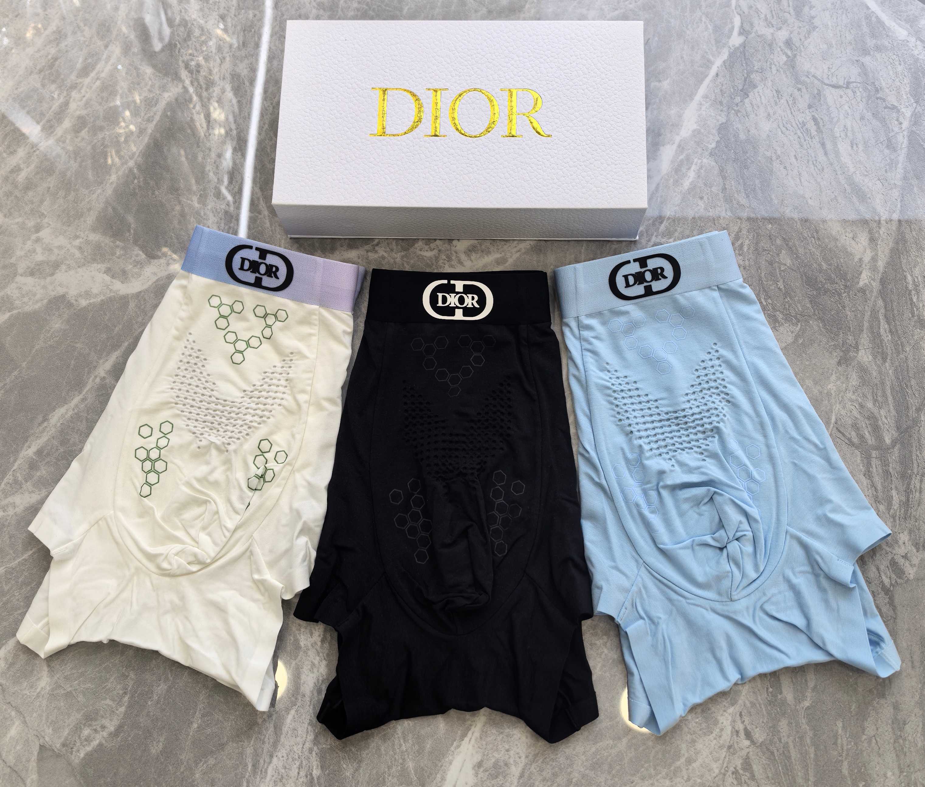  新品！DIOR（迪奥）） 原单品质，时尚潮男新品 锦纶冰丝无缝切割工艺 科学配 80支蓝鲸莫代尔，丝滑