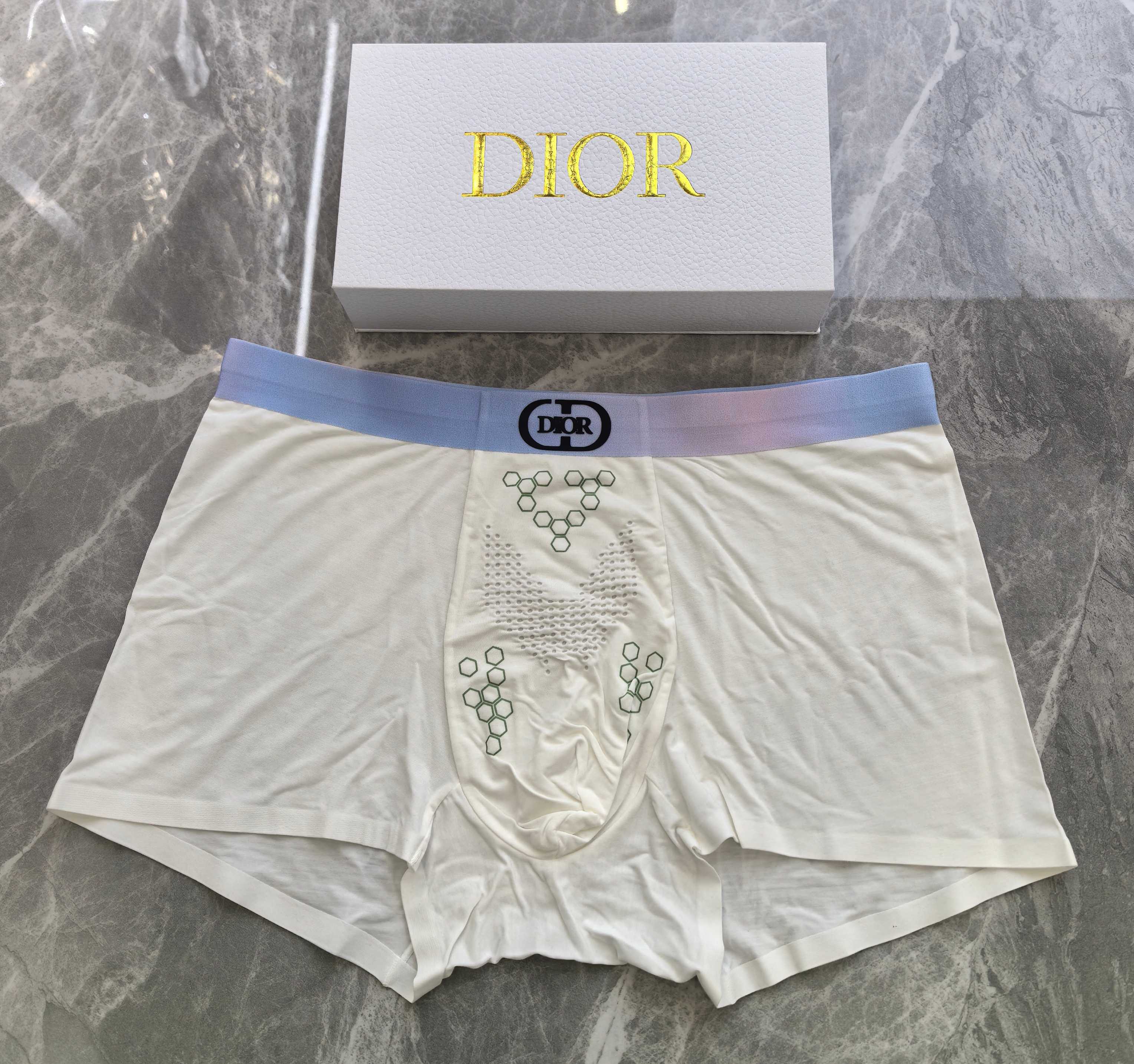  新品！DIOR（迪奥）） 原单品质，时尚潮男新品 锦纶冰丝无缝切割工艺 科学配 80支蓝鲸莫代尔，丝滑