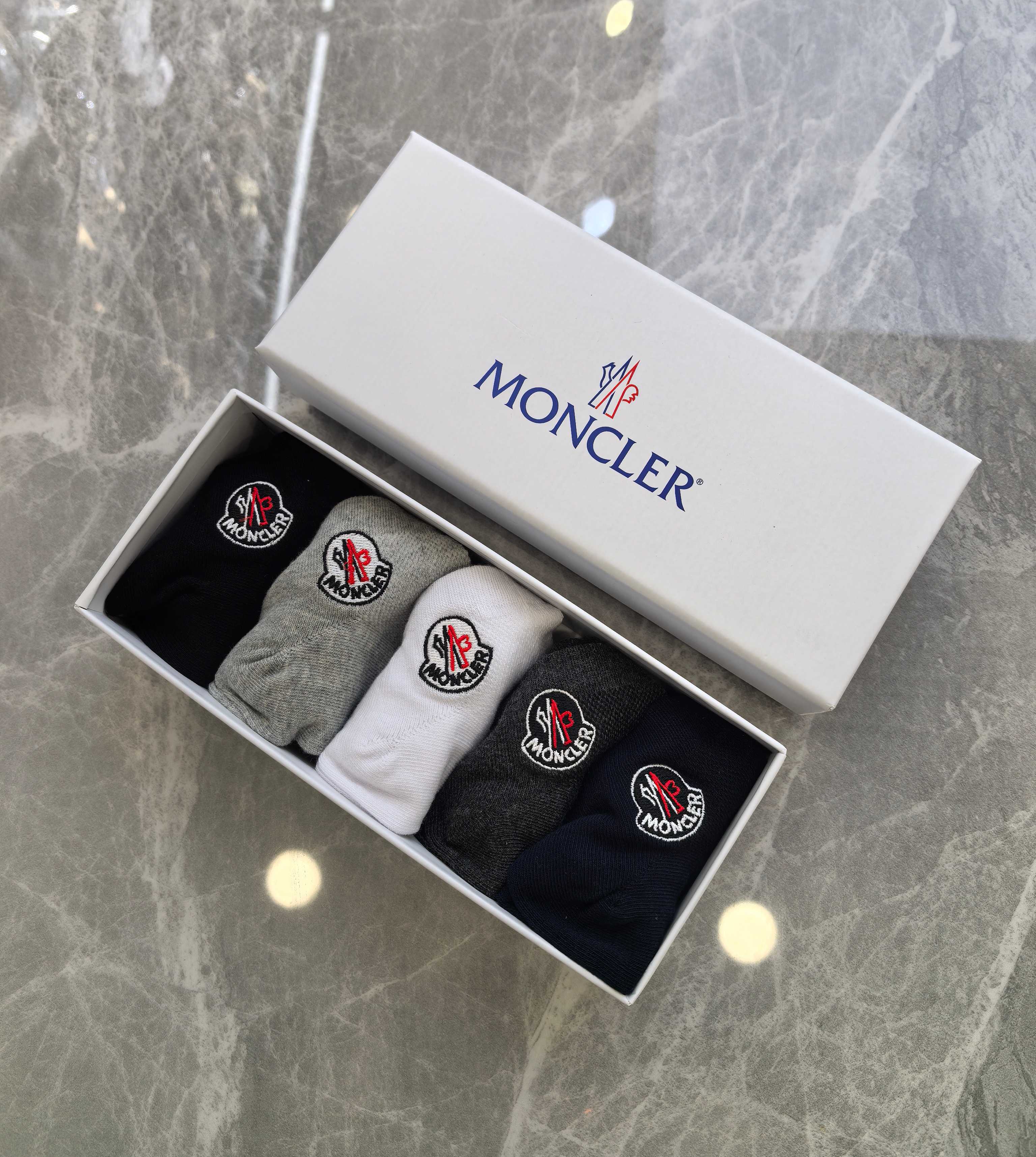 🔥🔥🔥网面出新啦 MONCLER（蒙口））专柜同步发售、纯棉好质量、抗菌防霉、透气舒适、一盒5对入[礼物
