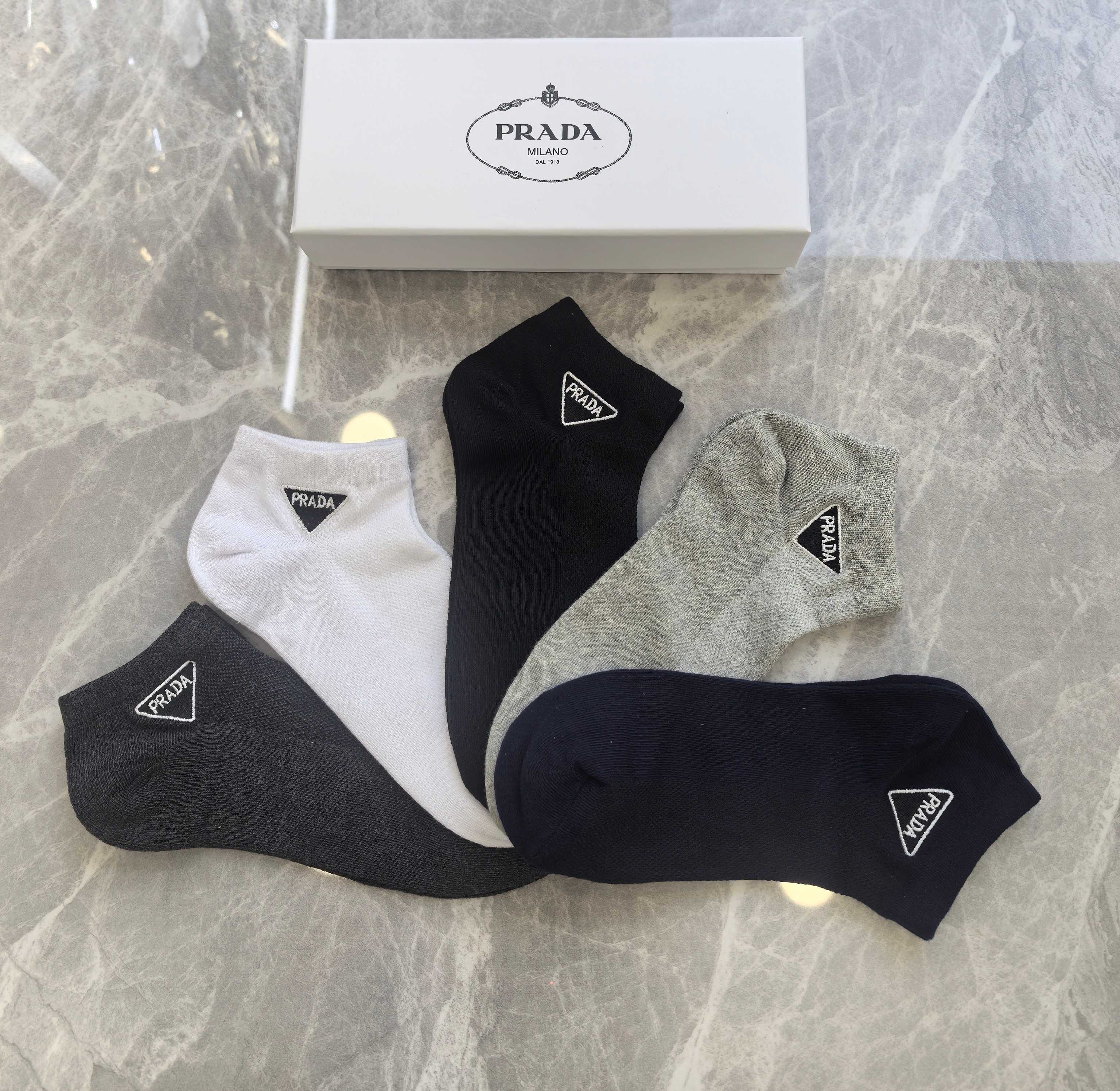 🔥🔥🔥网面春夏新款重磅出新拉 PRADA（普拉达）专柜同步新款😝😝热销产品之一😝😝精梳棉质量🎁🎁一盒5双