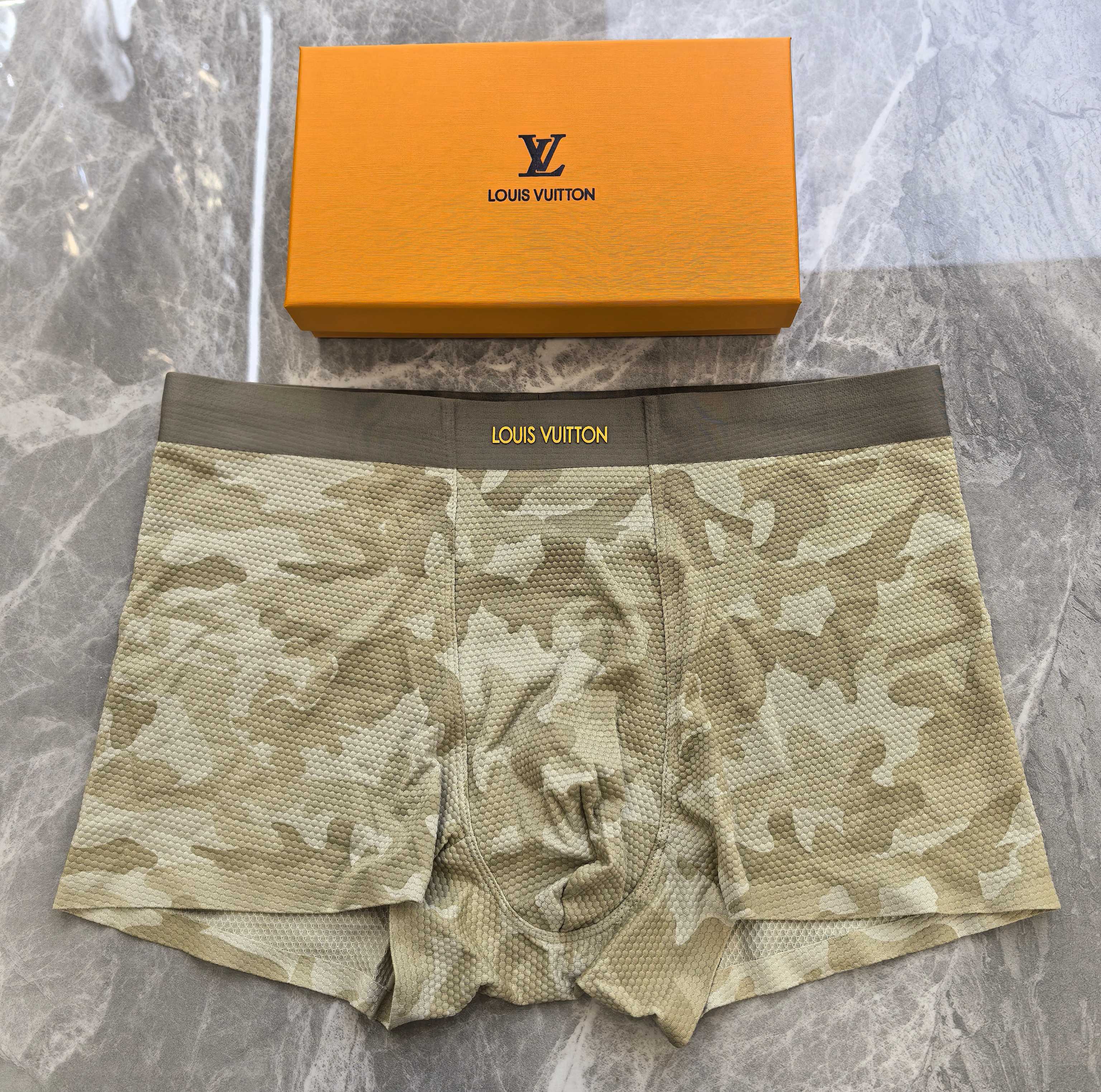  LOUIS VUITTON（LV）专柜最新款，最新3D滴胶款，绝对的原单品质，全手工切割工艺   专柜