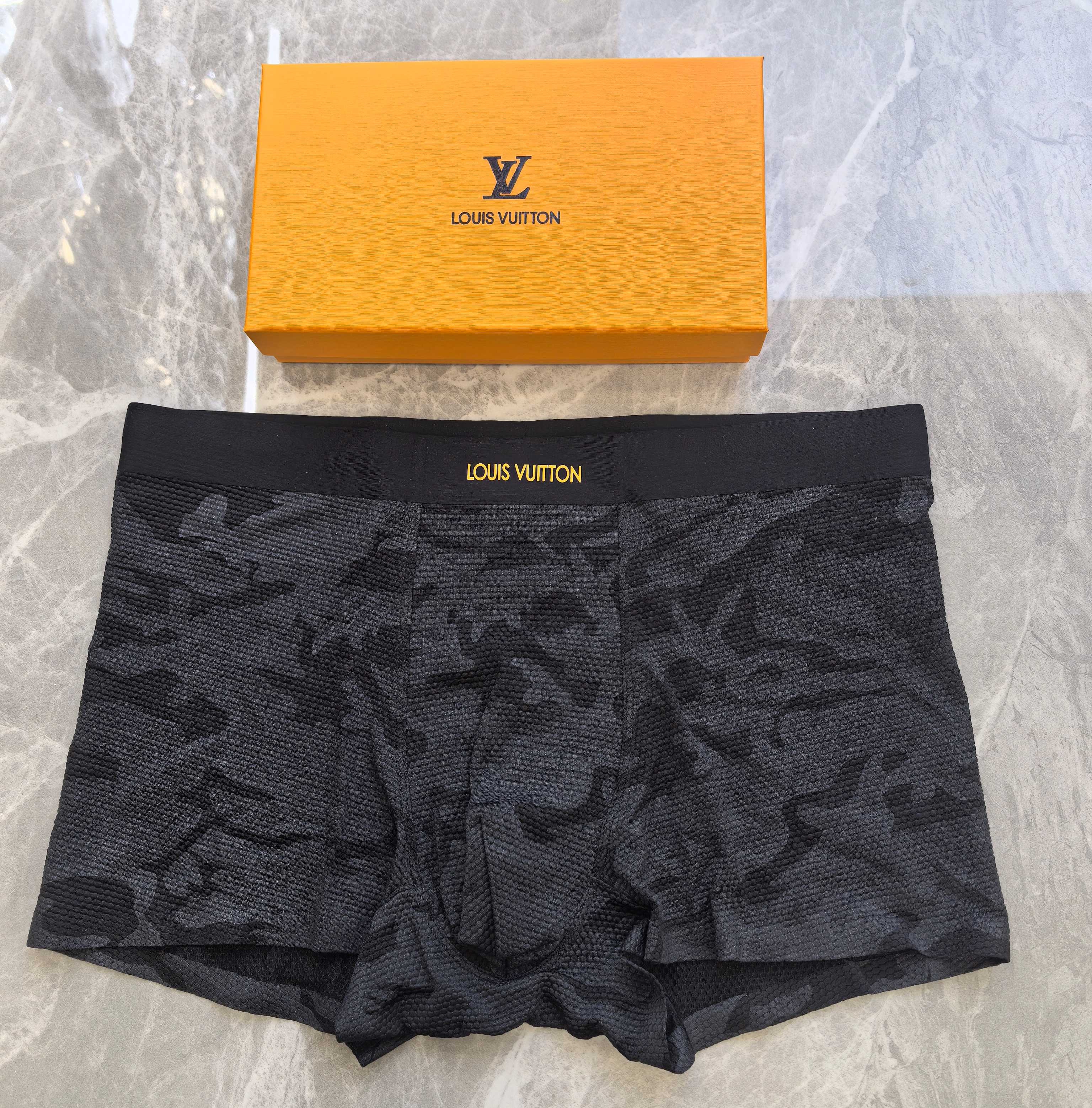  LOUIS VUITTON（LV）专柜最新款，最新3D滴胶款，绝对的原单品质，全手工切割工艺   专柜