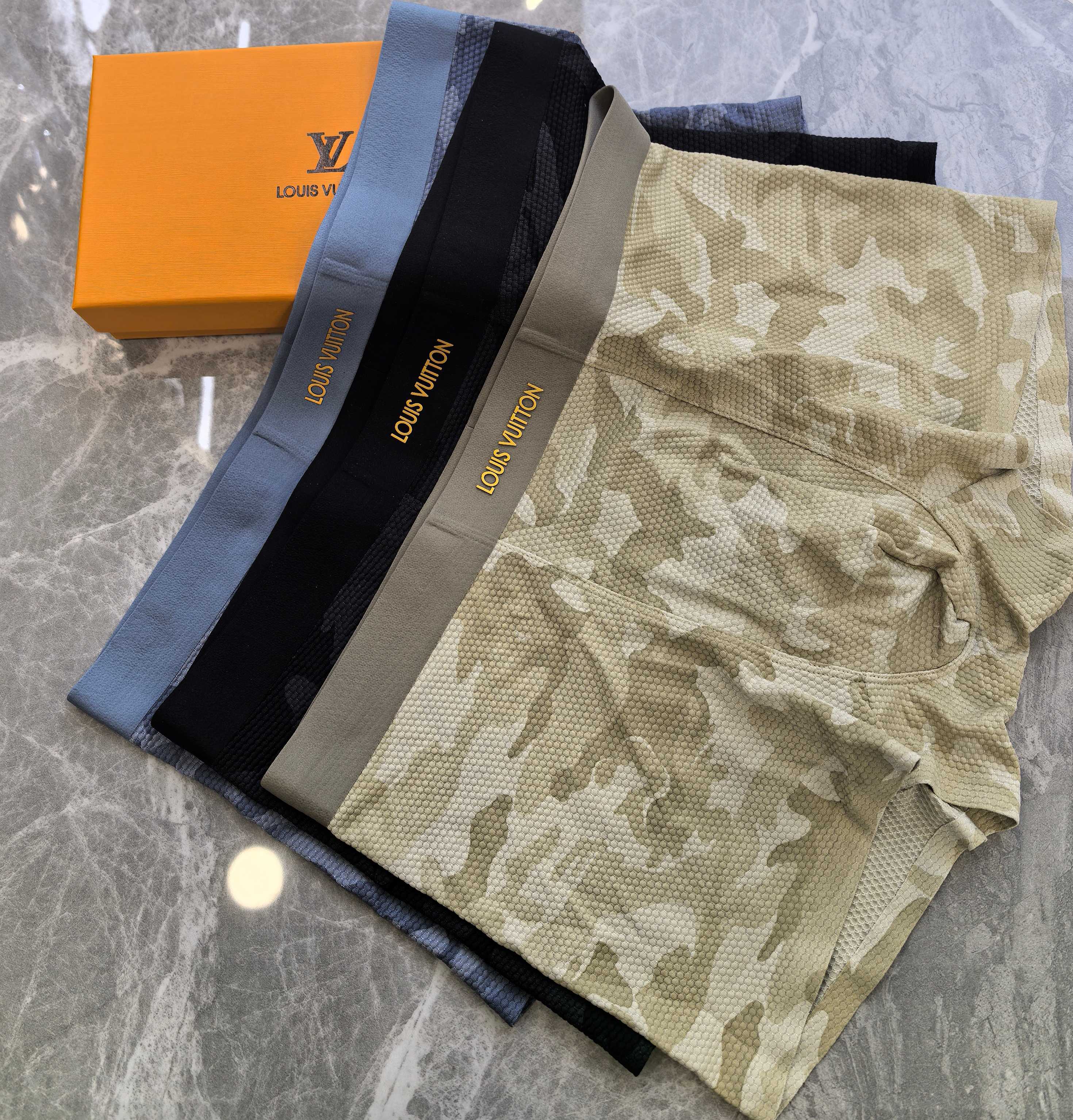  LOUIS VUITTON（LV）专柜最新款，最新3D滴胶款，绝对的原单品质，全手工切割工艺   专柜