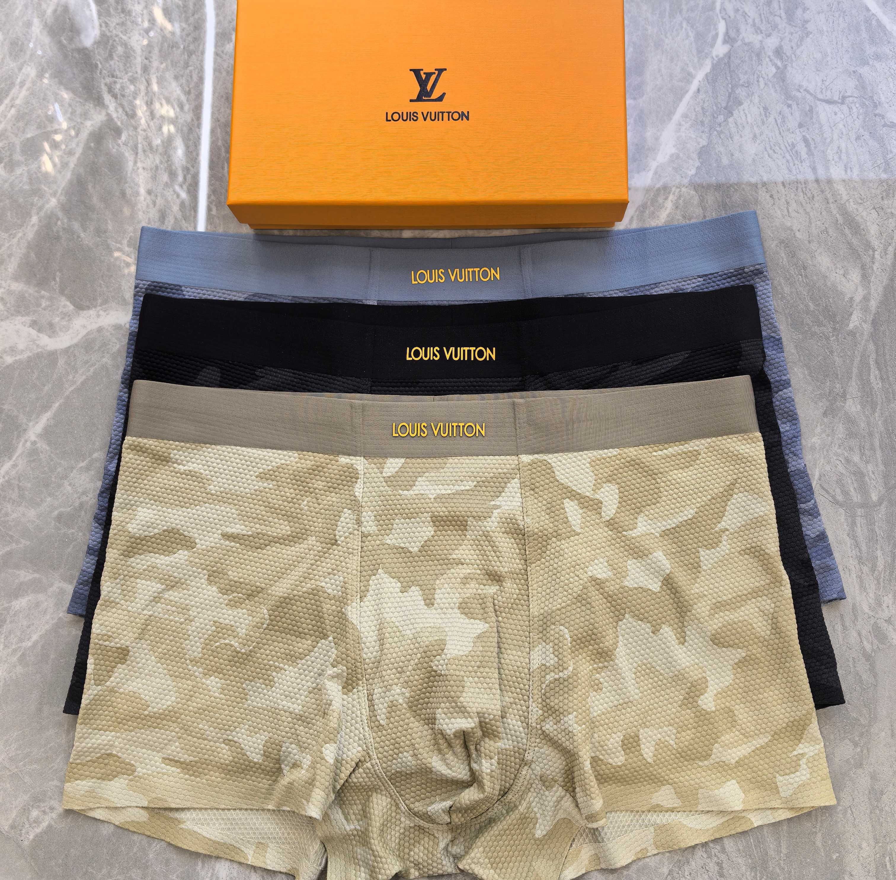  LOUIS VUITTON（LV）专柜最新款，最新3D滴胶款，绝对的原单品质，全手工切割工艺   专柜