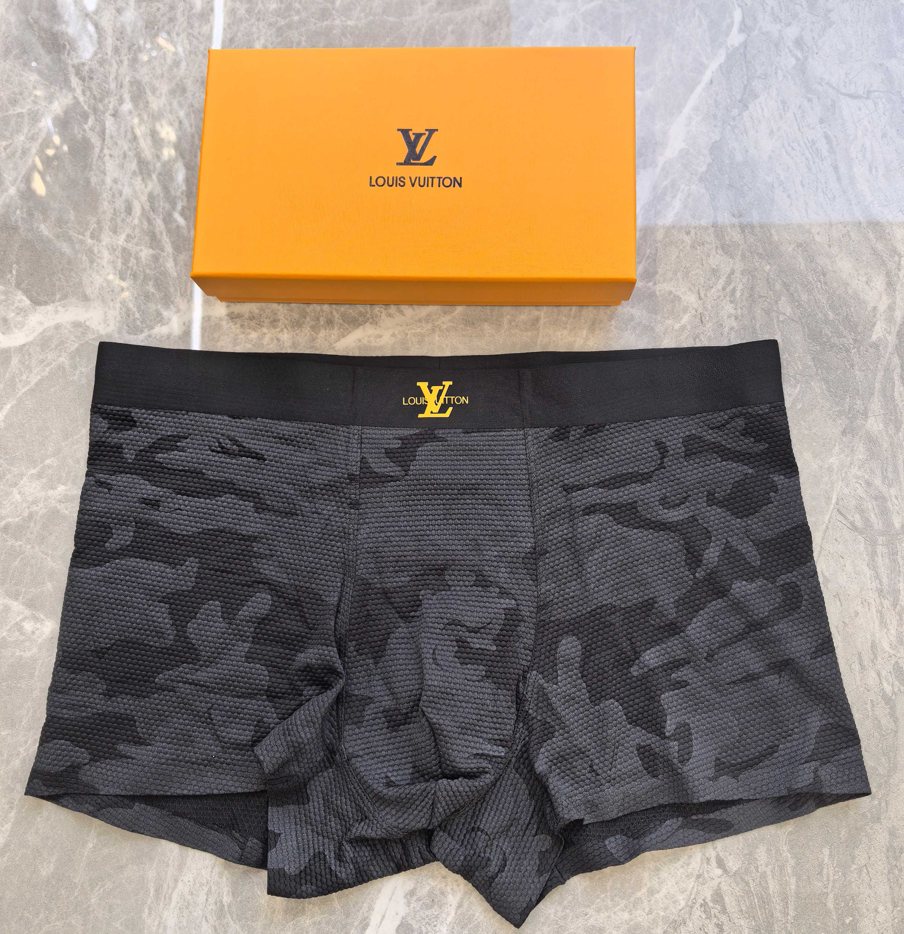  LOUIS VUITTON（LV）专柜最新款，最新3D滴胶款，绝对的原单品质，全手工切割工艺   专柜