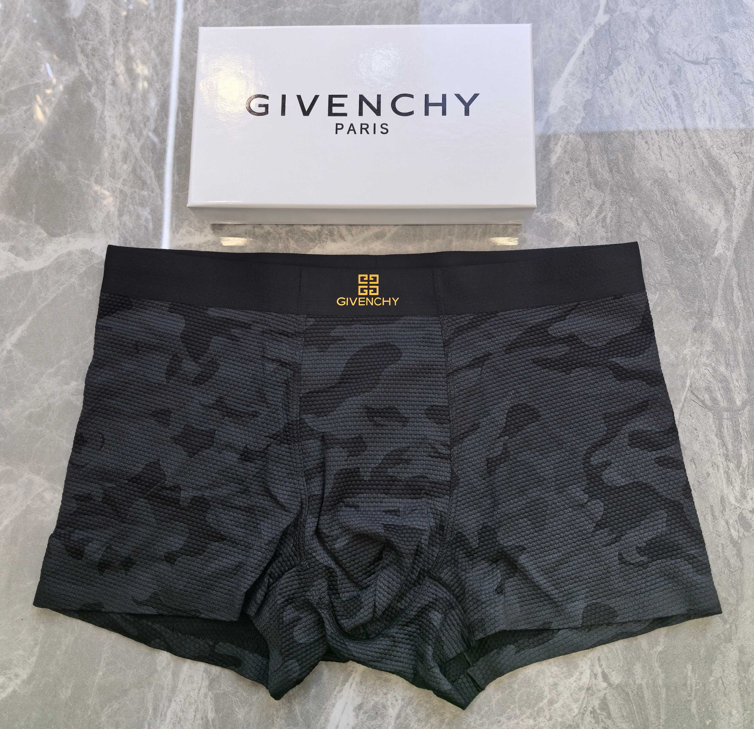  GIVENCHY（纪梵希）专柜最新款，最新3D滴胶款，绝对的原单品质，全手工切割工艺   专柜订制进口