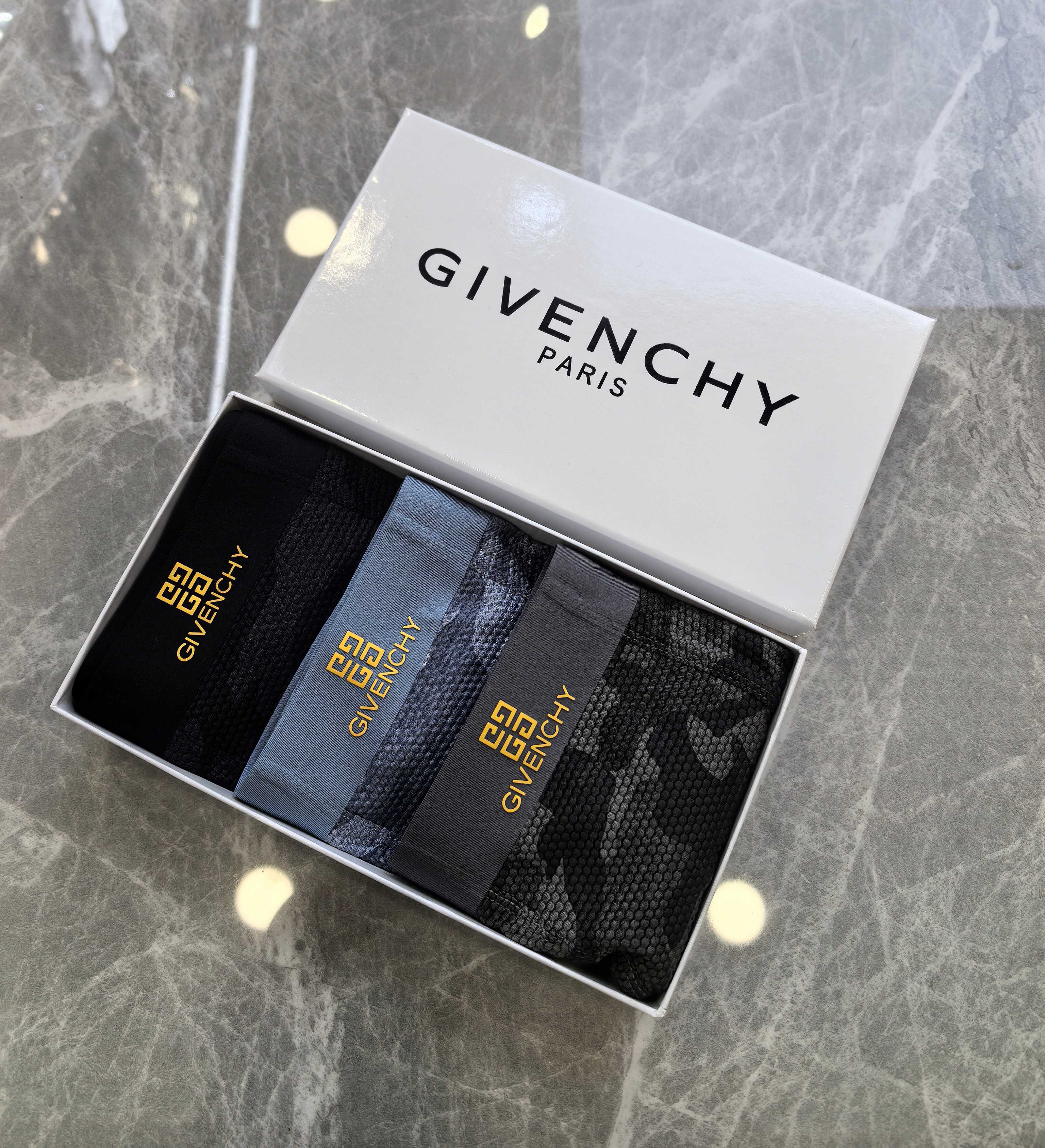  GIVENCHY（纪梵希）专柜最新款，最新3D滴胶款，绝对的原单品质，全手工切割工艺   专柜订制进口