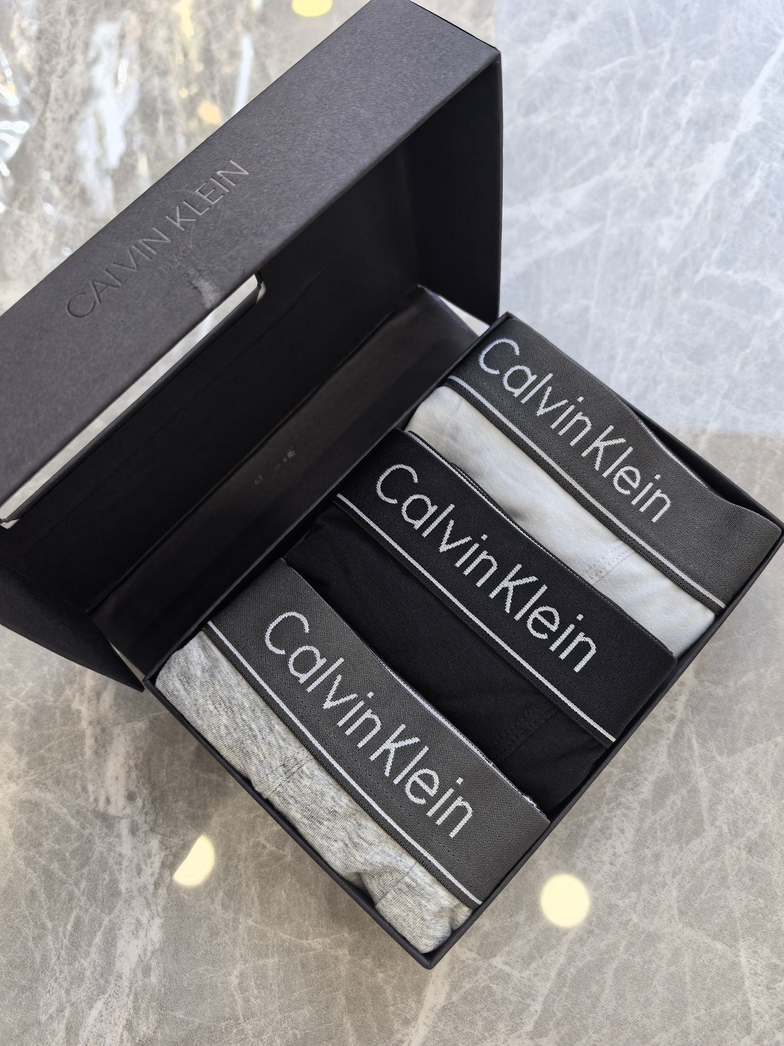 【CK摩登引力带】一盒三条装
贸易公司订单追加500盒卖完无补,独家福利…明星同款!CK新品发布某东
