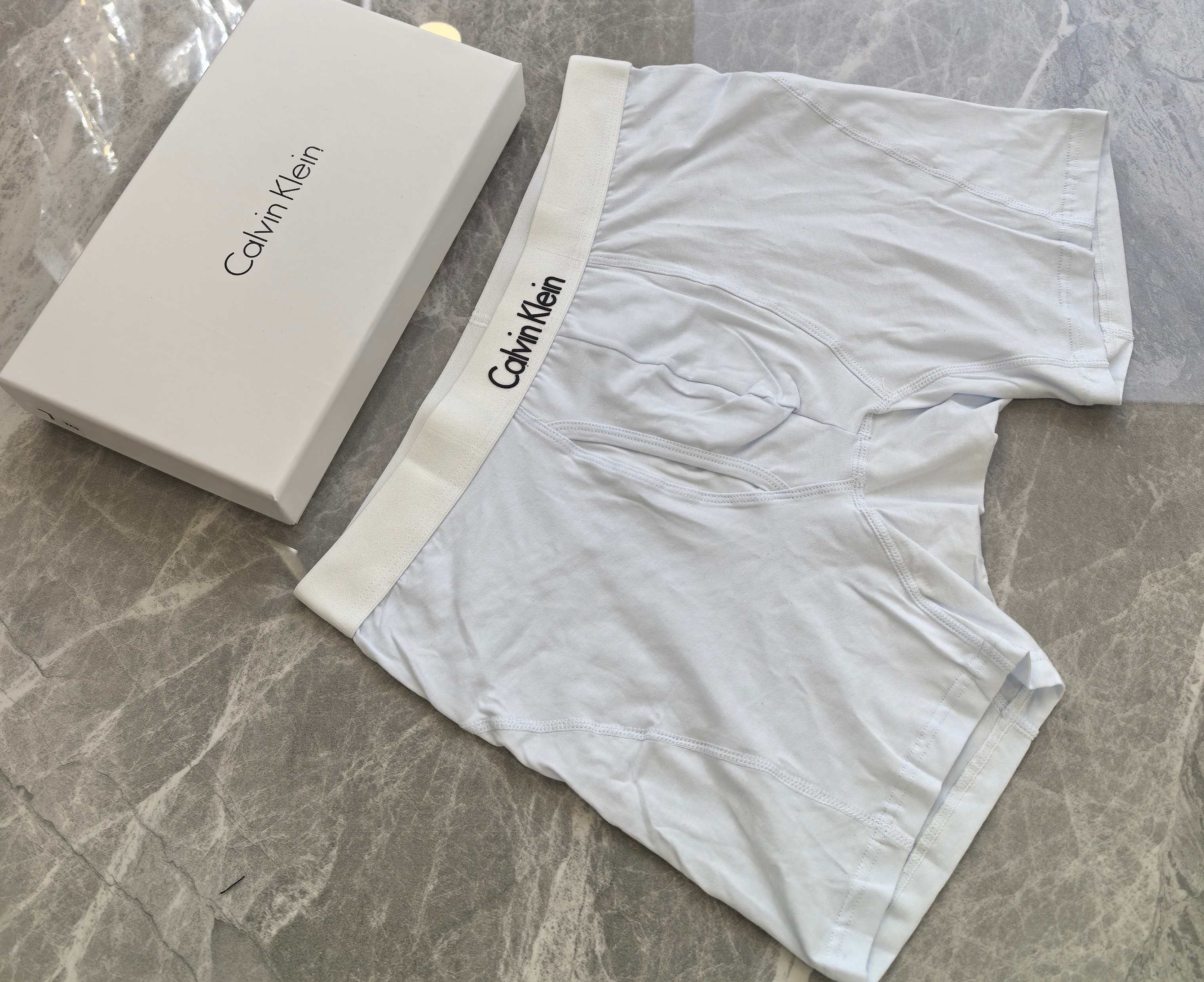 P80 CaIvin KIein（CK）％95棉，码数：L、XL、XXL，3X了L码数偏大、一盒三条，