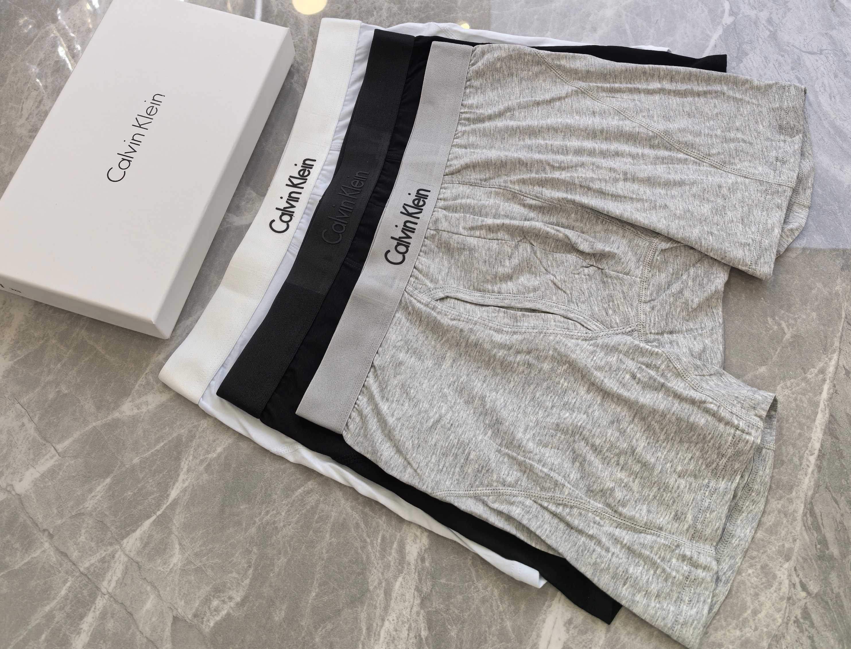 P80 CaIvin KIein（CK）％95棉，码数：L、XL、XXL，3X了L码数偏大、一盒三条，