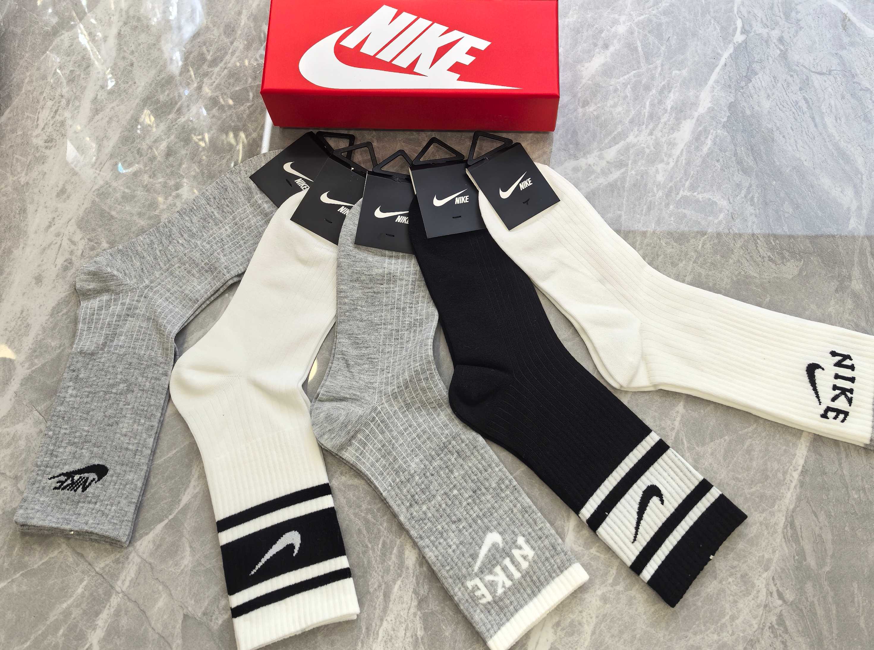 💛配专柜包装NIKE（耐克）新款中长款堆堆袜袜子！一盒五双，专柜同步筒袜袜子，💛大牌出街，潮人必备🔥超好