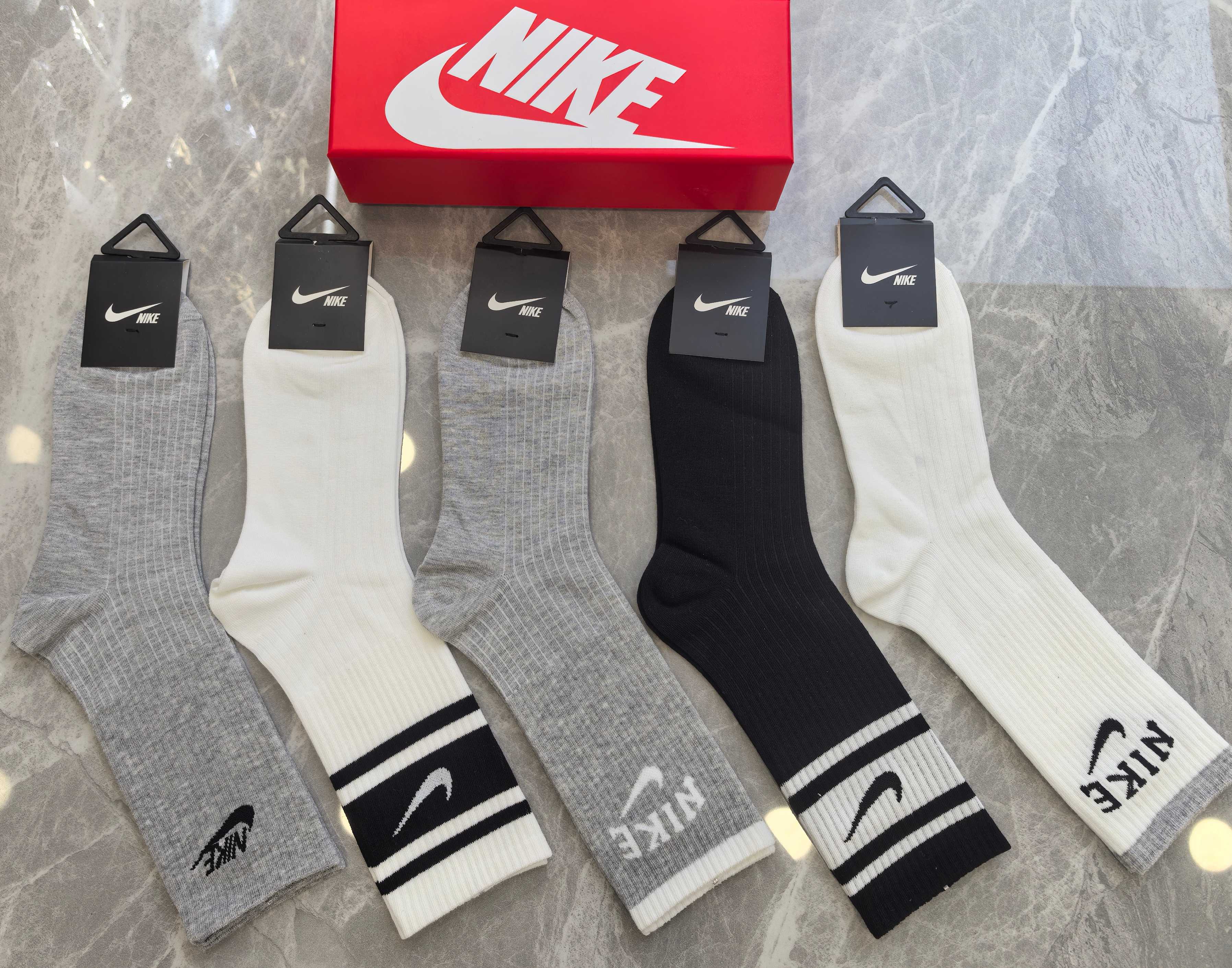 💛配专柜包装NIKE（耐克）新款中长款堆堆袜袜子！一盒五双，专柜同步筒袜袜子，💛大牌出街，潮人必备🔥超好