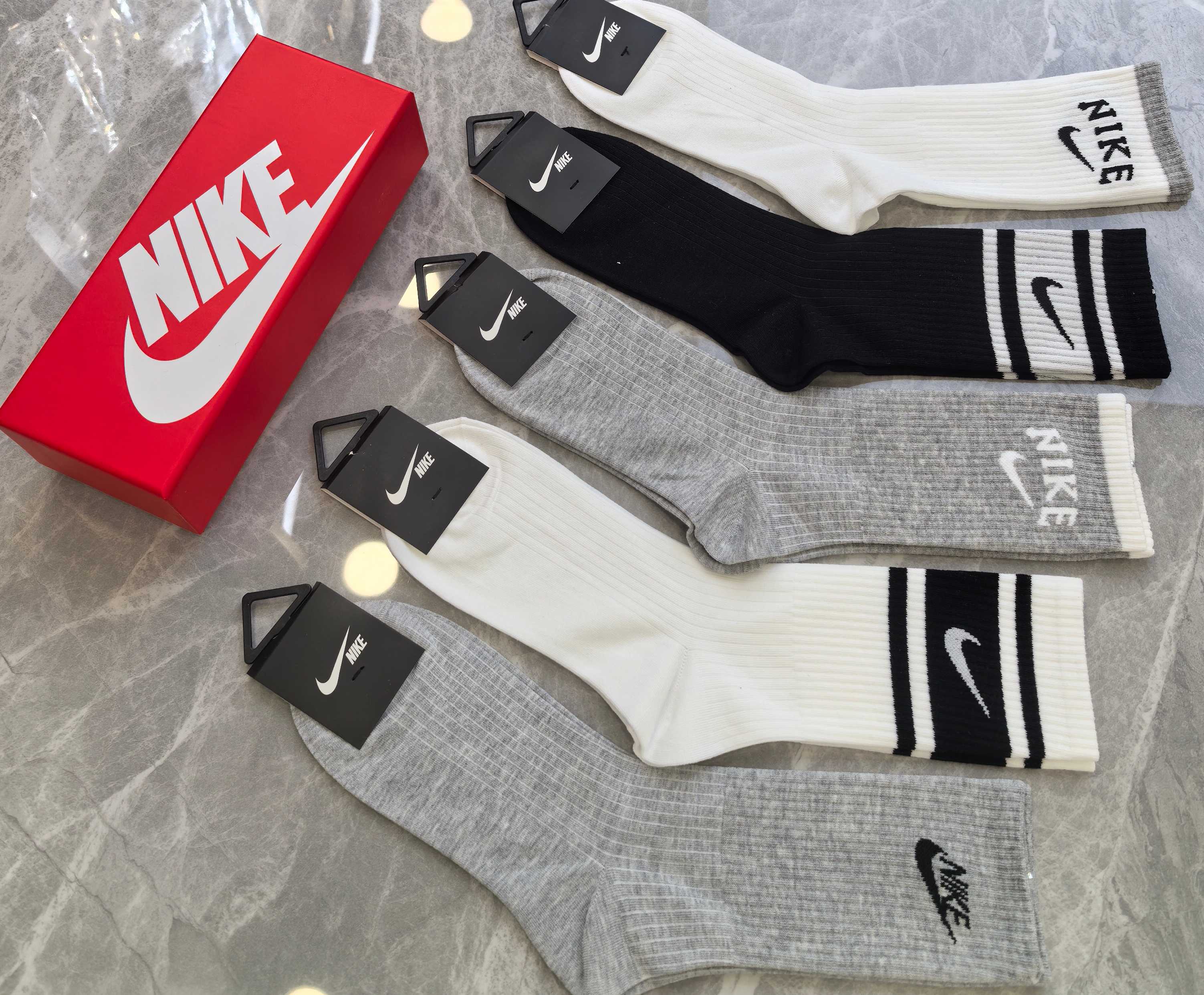 💛配专柜包装NIKE（耐克）新款中长款堆堆袜袜子！一盒五双，专柜同步筒袜袜子，💛大牌出街，潮人必备🔥超好