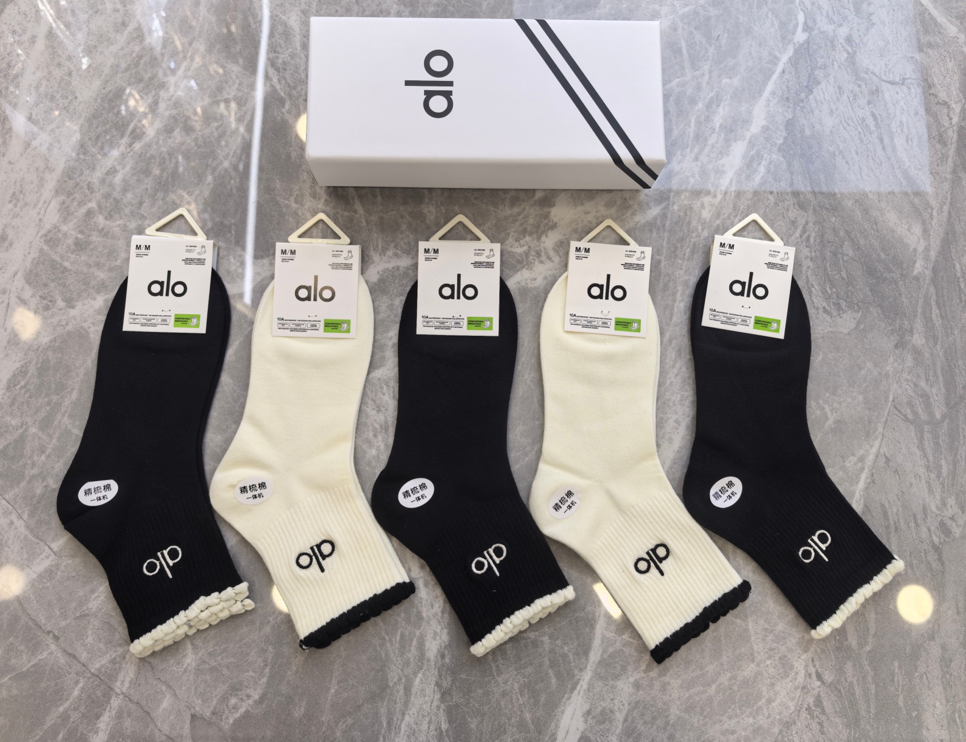 💛配包装ALO 新款刺绣中长筒款堆堆袜袜子！一盒五双， 专柜同步筒款袜子，💛大牌出街，潮人必备🔥超好搭
