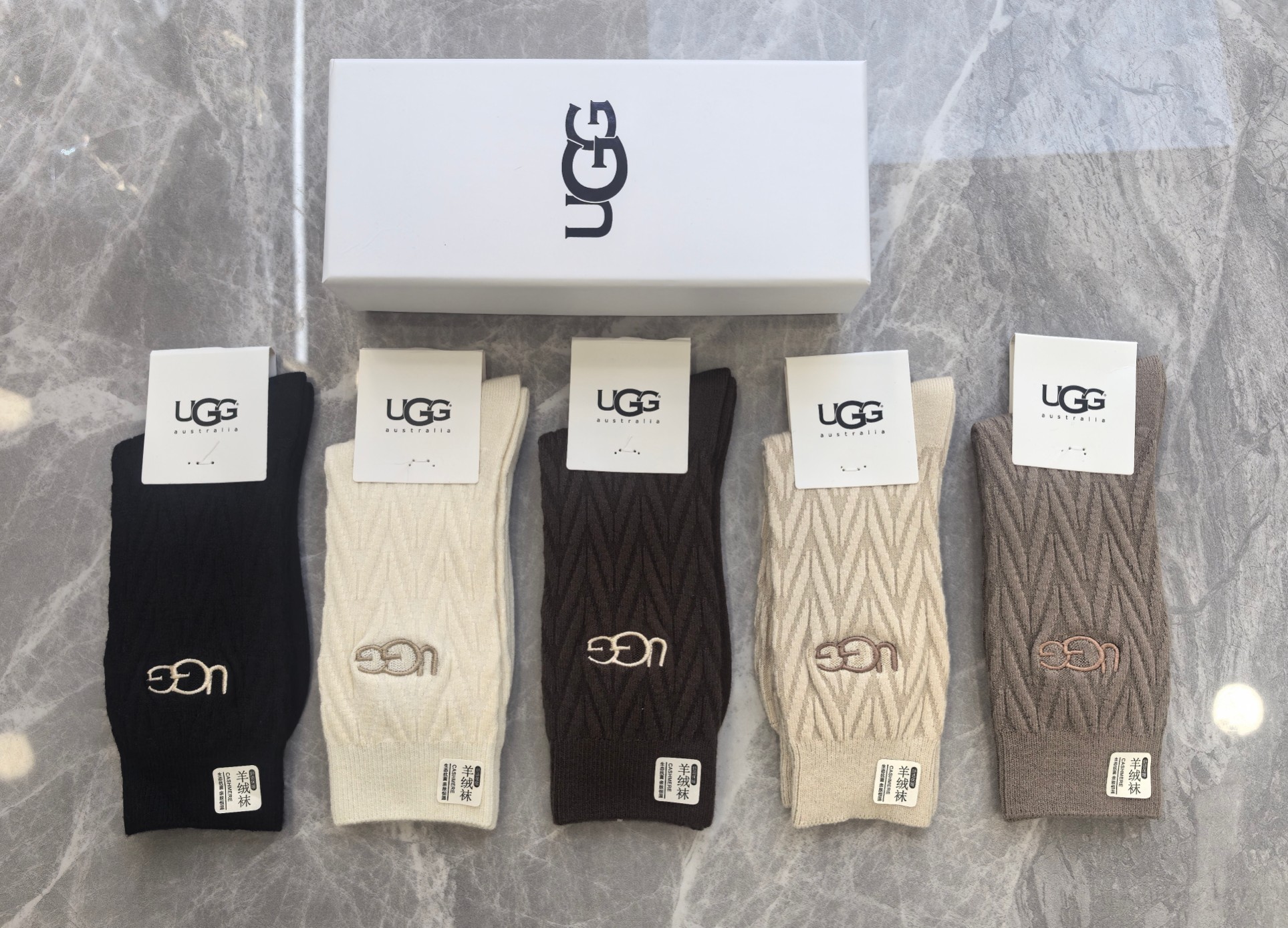 💛配包装UGG 新款羊绒刺绣中长款堆堆袜袜子！一盒五双， 专柜同步筒款袜子，💛大牌出街，潮人必备🔥超好搭