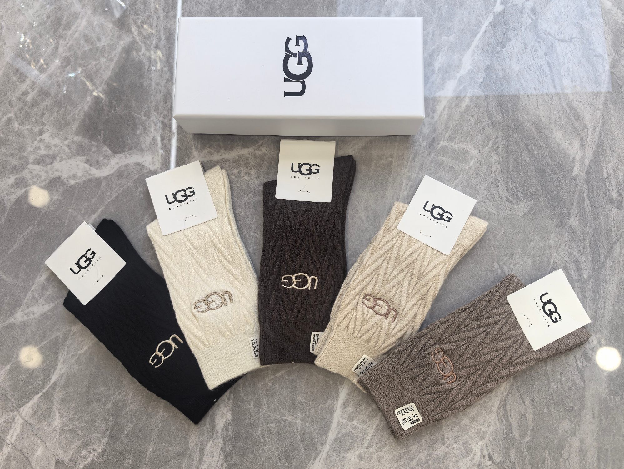 💛配包装UGG 新款羊绒刺绣中长款堆堆袜袜子！一盒五双， 专柜同步筒款袜子，💛大牌出街，潮人必备🔥超好搭