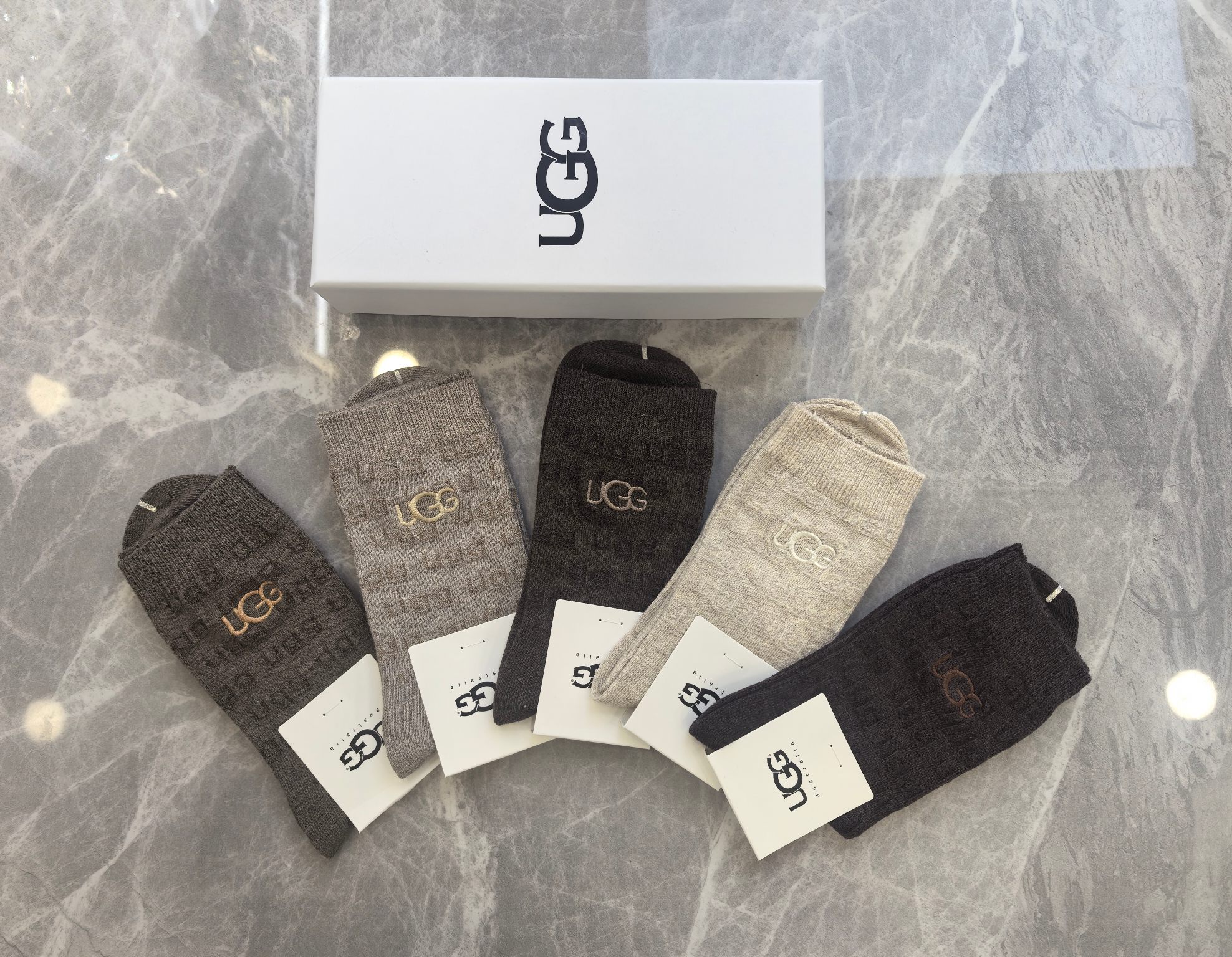 💛配包装UGG 新款羊绒刺绣中长款堆堆袜袜子！一盒五双， 专柜同步筒款袜子，💛大牌出街，潮人必备🔥超好搭