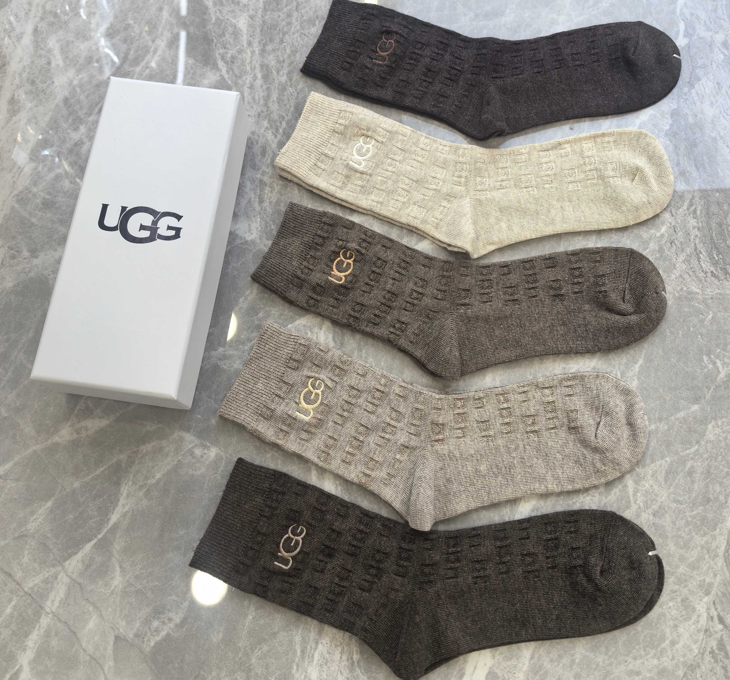 💛配包装UGG 新款羊绒刺绣中长款堆堆袜袜子！一盒五双， 专柜同步筒款袜子，💛大牌出街，潮人必备🔥超好搭