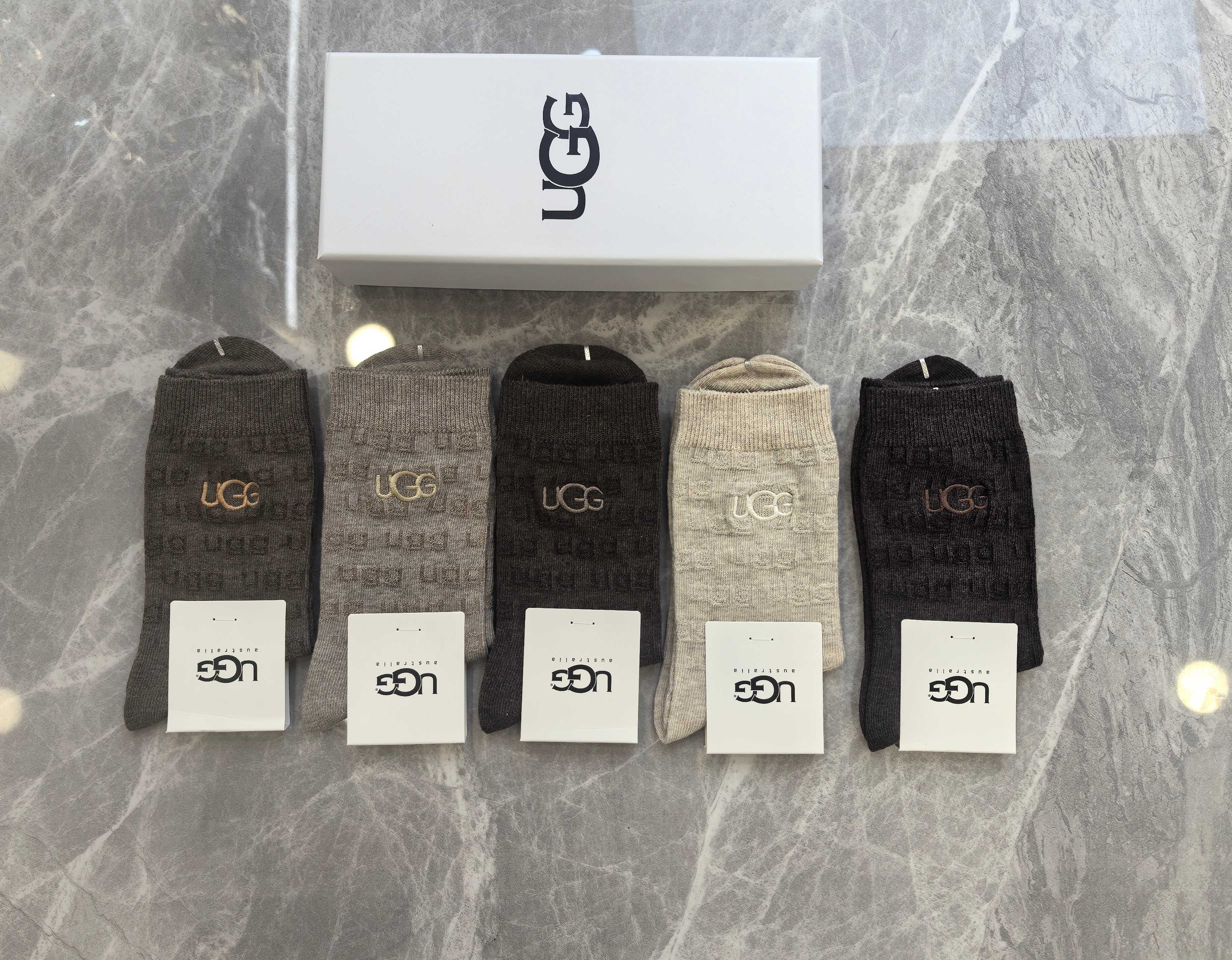 💛配包装UGG 新款羊绒刺绣中长款堆堆袜袜子！一盒五双， 专柜同步筒款袜子，💛大牌出街，潮人必备🔥超好搭
