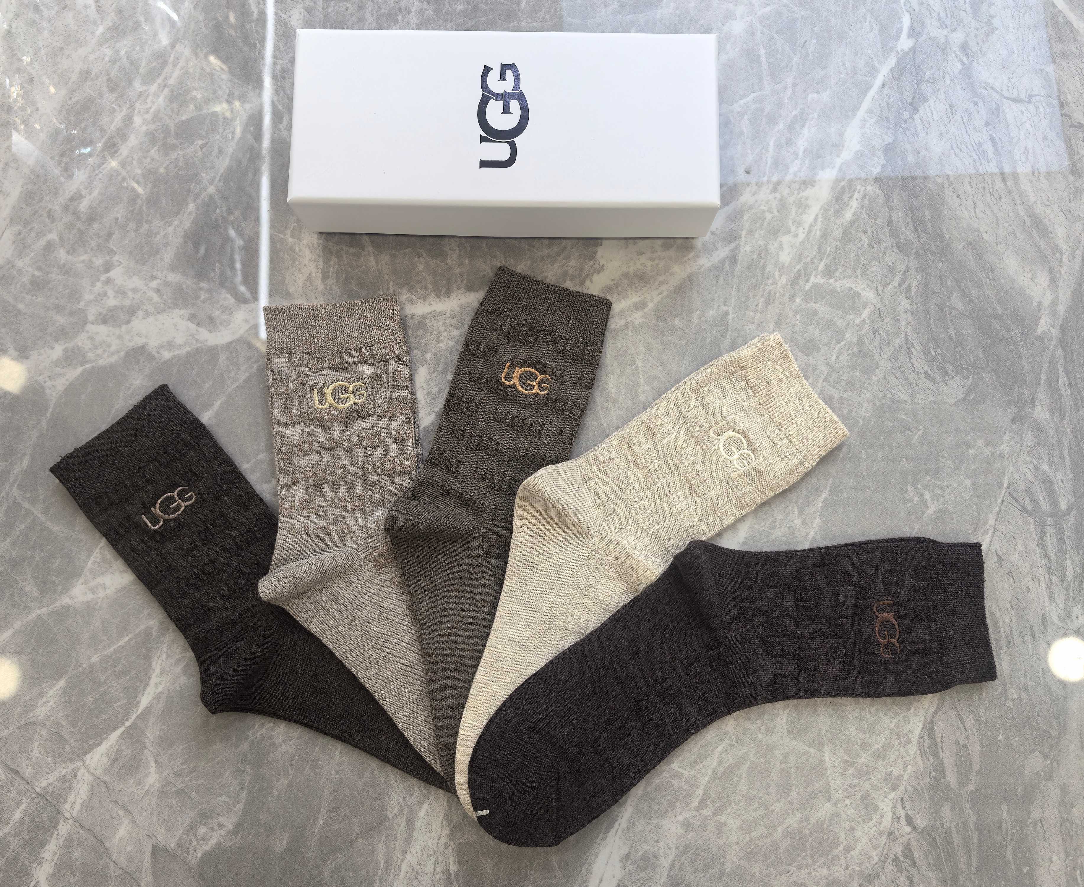 💛配包装UGG 新款羊绒刺绣中长款堆堆袜袜子！一盒五双， 专柜同步筒款袜子，💛大牌出街，潮人必备🔥超好搭