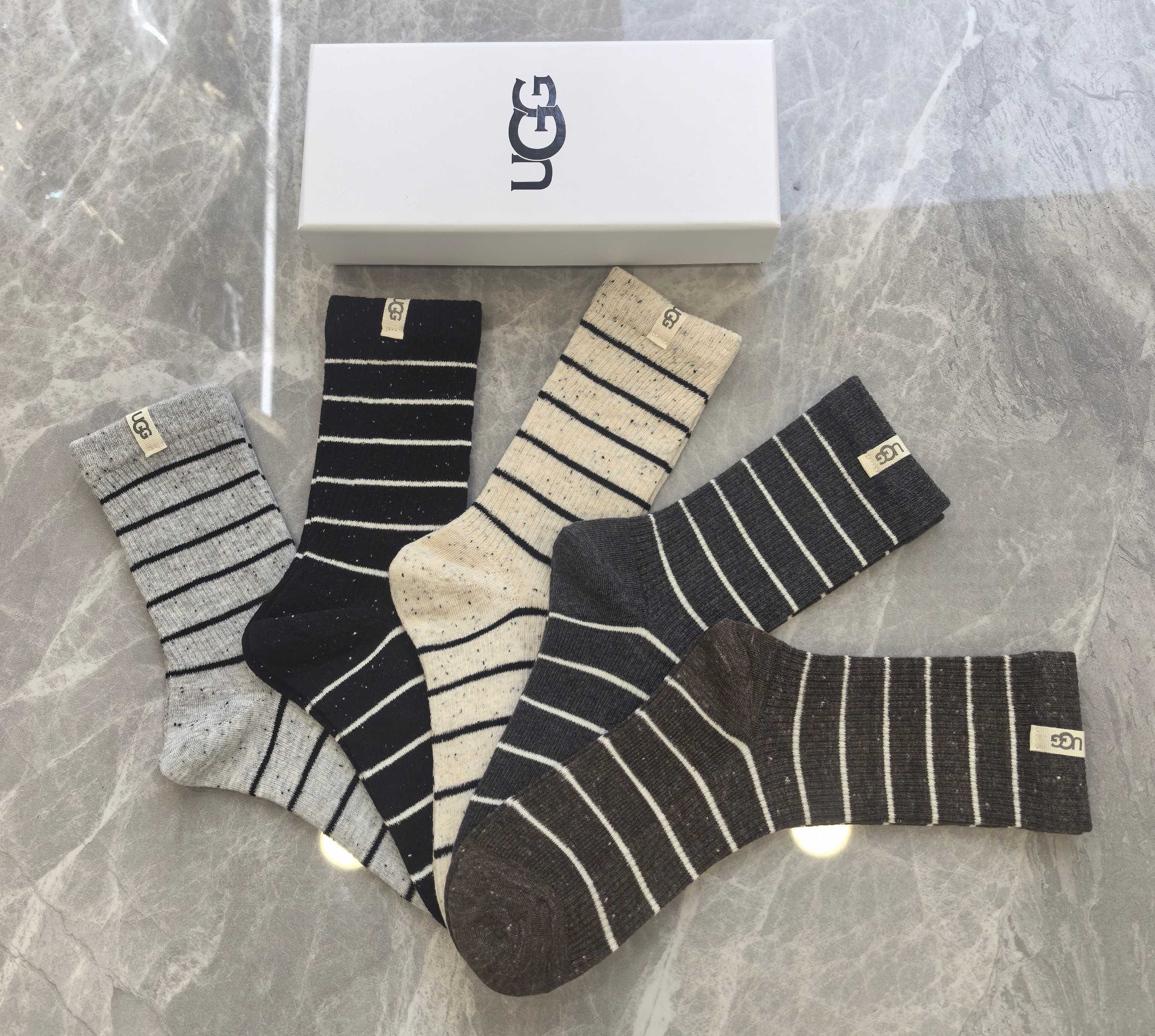 💛配包装UGG 新款羊绒中长款堆堆袜袜子！一盒五双， 专柜同步筒款袜子，💛大牌出街，潮人必备🔥超好搭