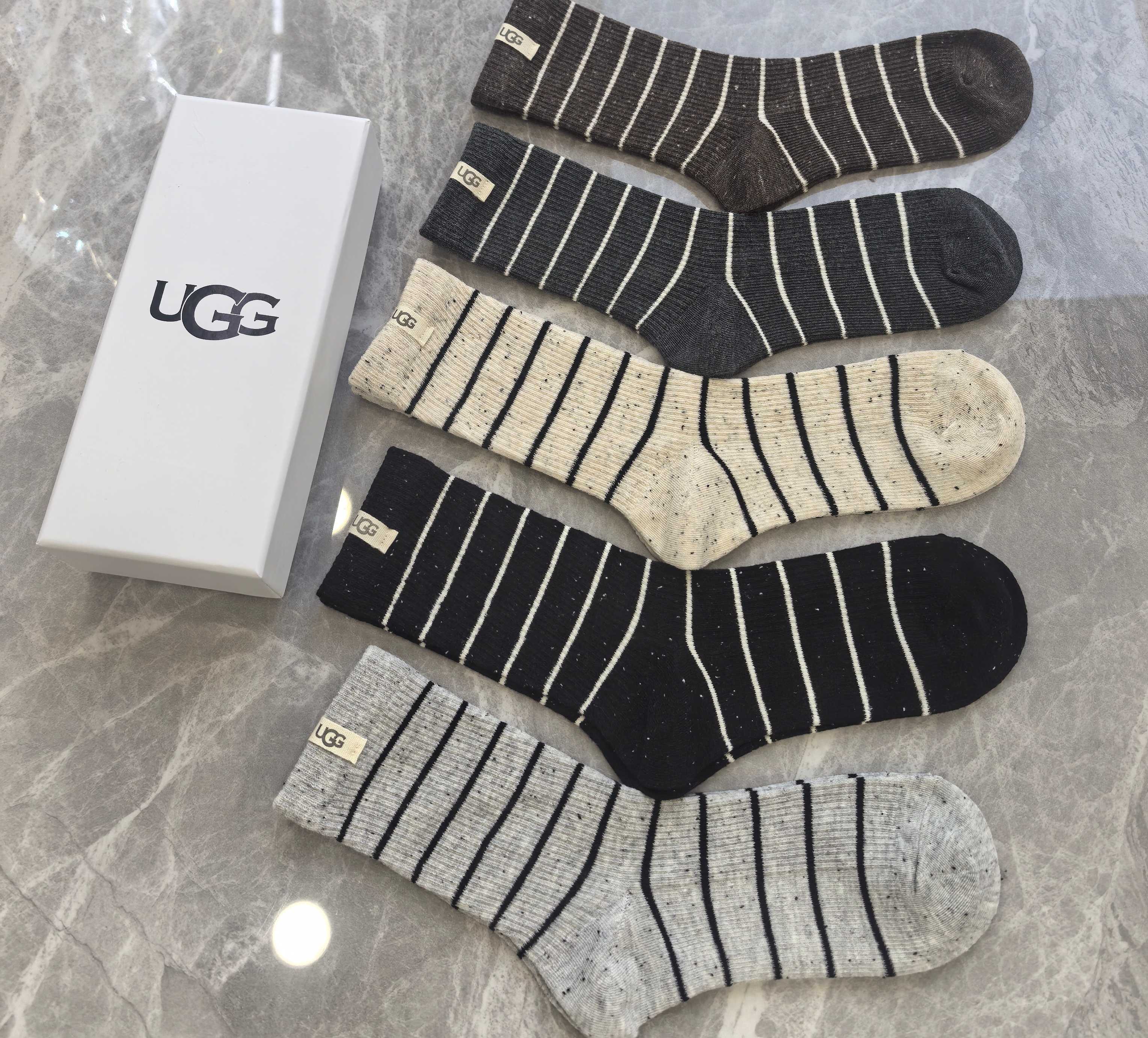 💛配包装UGG 新款羊绒中长款堆堆袜袜子！一盒五双， 专柜同步筒款袜子，💛大牌出街，潮人必备🔥超好搭