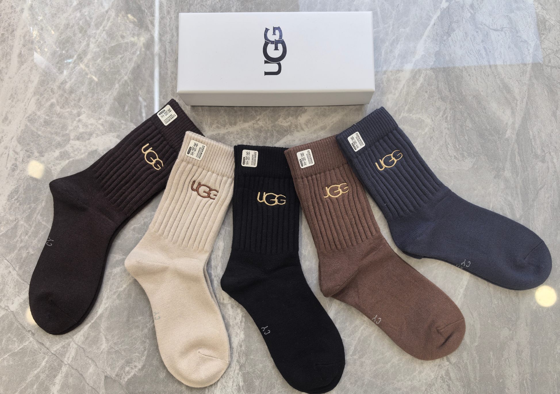 💛配包装UGG 新款羊绒刺绣中长款堆堆袜袜子！一盒五双， 专柜同步筒款袜子，💛大牌出街，潮人必备🔥超好搭